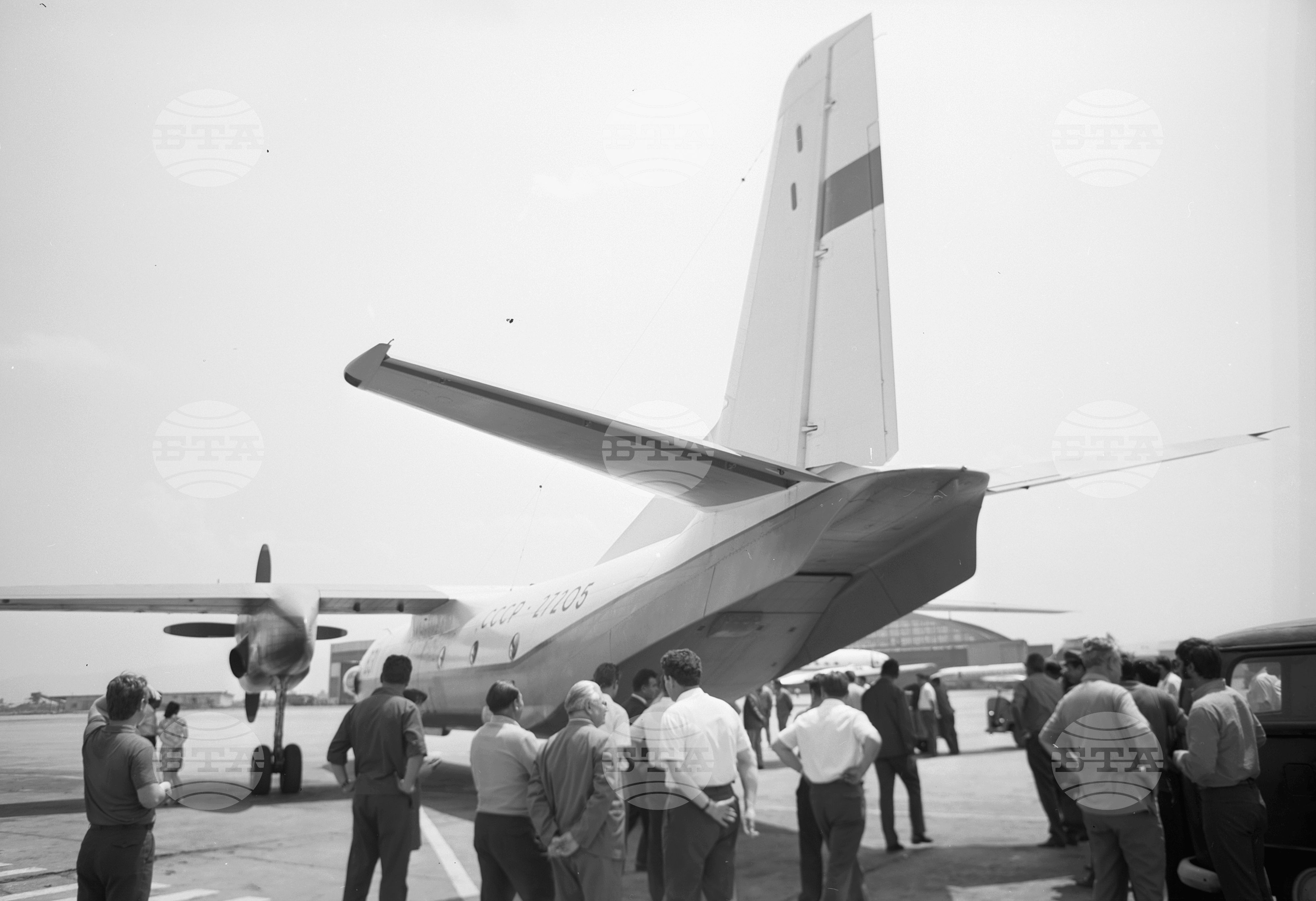 На летище София за първи път кацна транспортен самолет АН-26