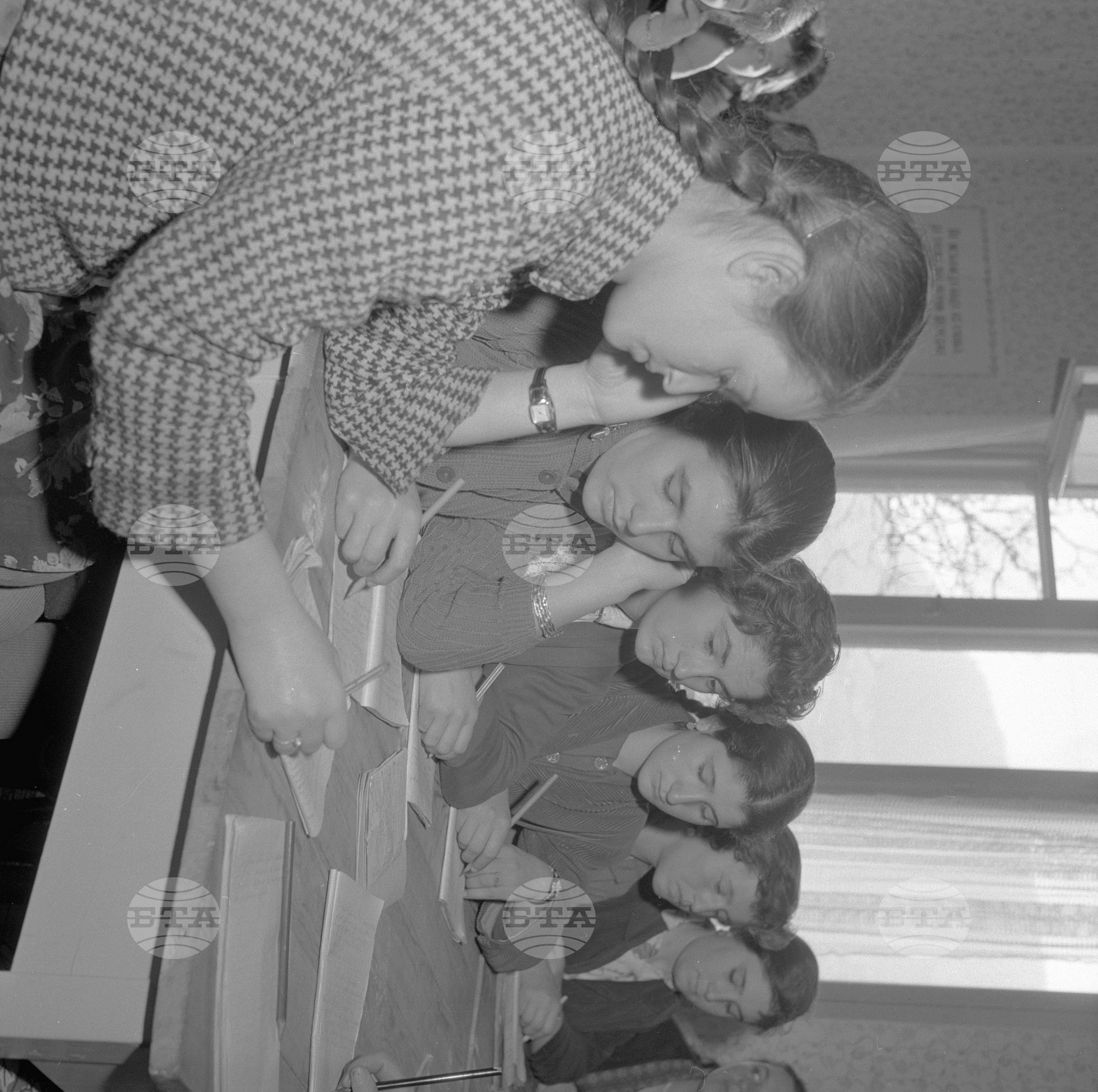 В школата за жени-туркини в Коларовград (днес Шумен) - 1962 година