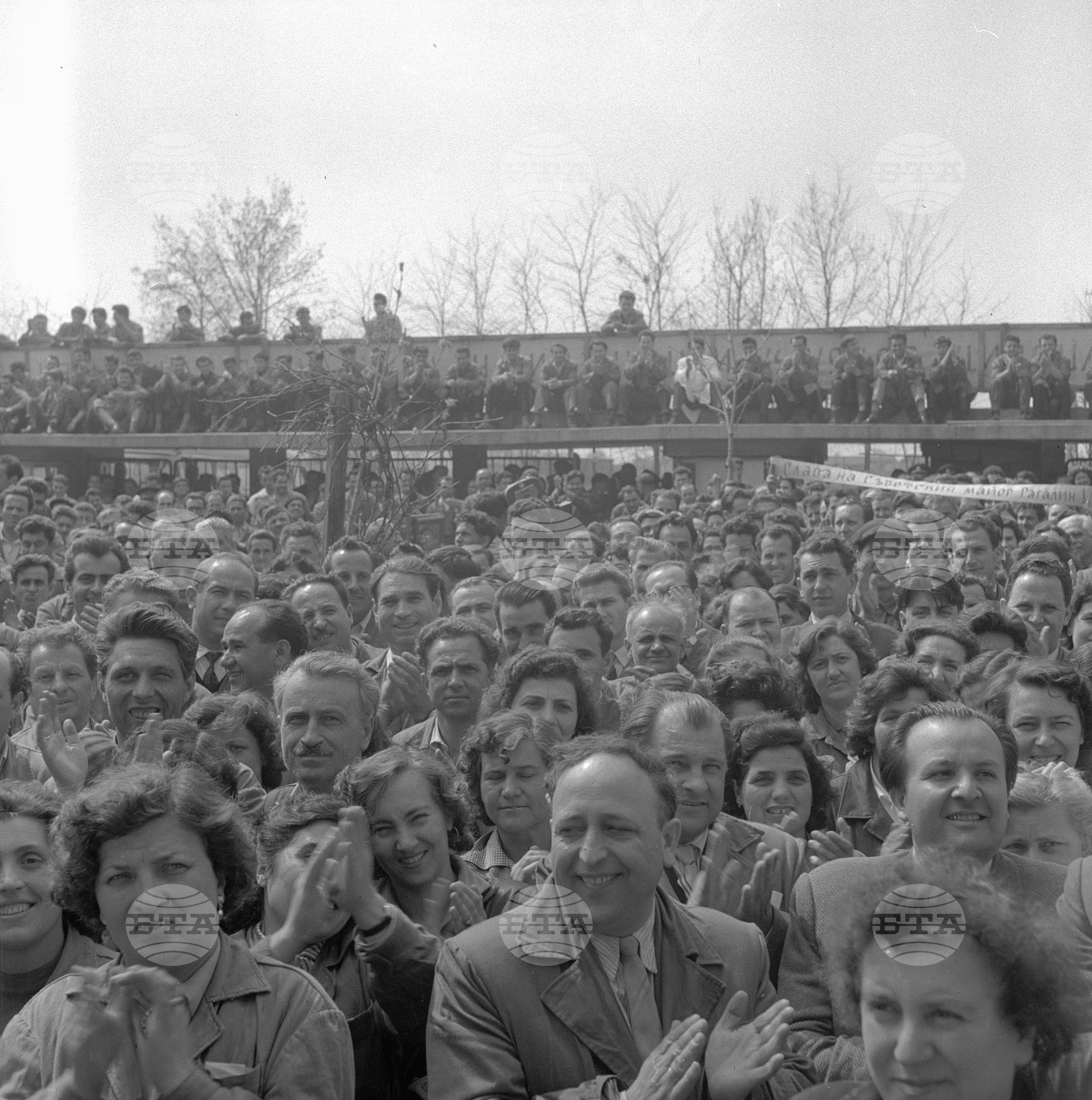 Съветският майор-летец Ю. А. Гагарин извърши успешен полет в Космоса - част 2