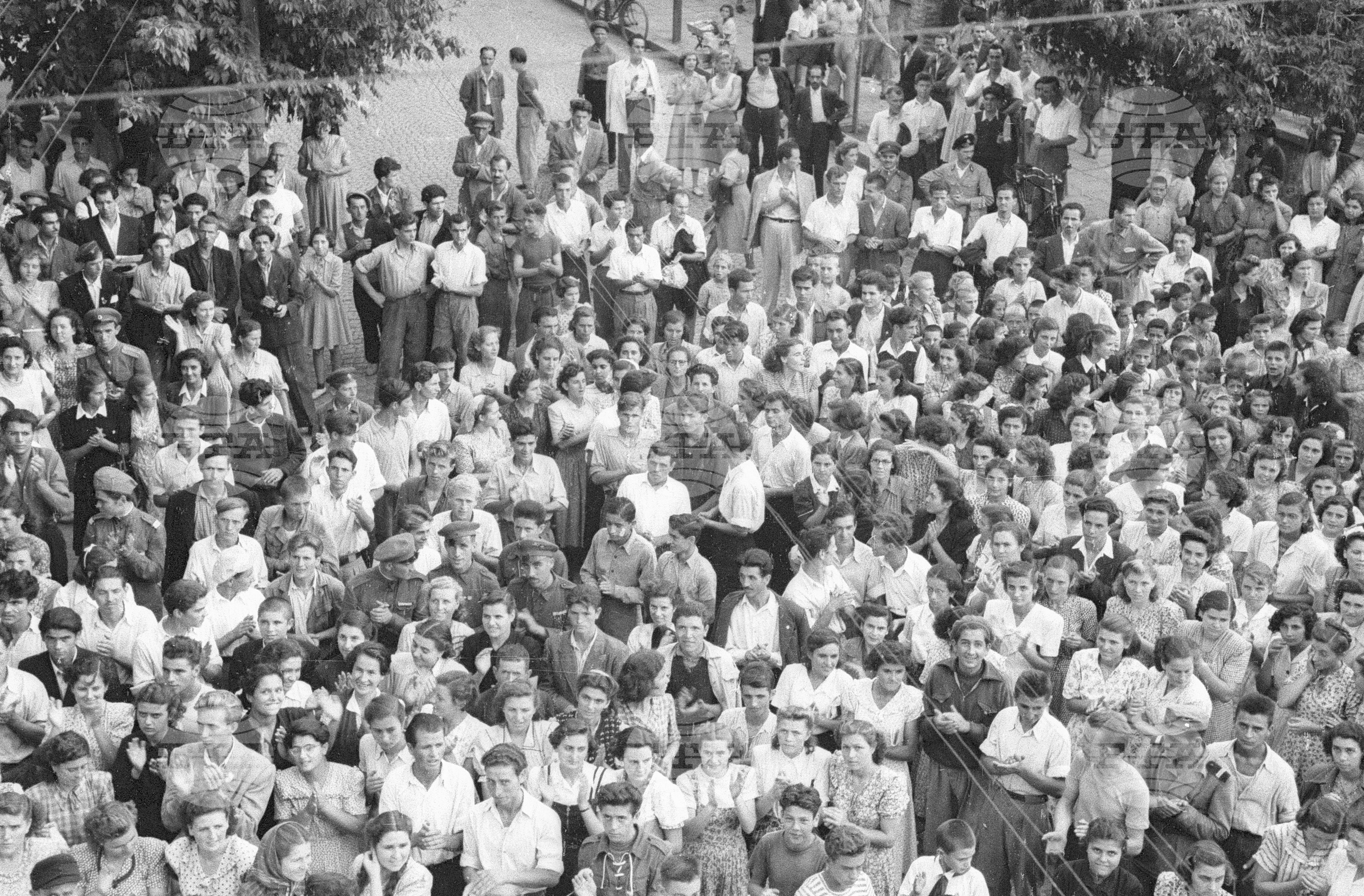Годишно отчетно събрание в ТКЗС в с. Черногорево. Архив - Българска телеграфна агенция (БТА), 1951