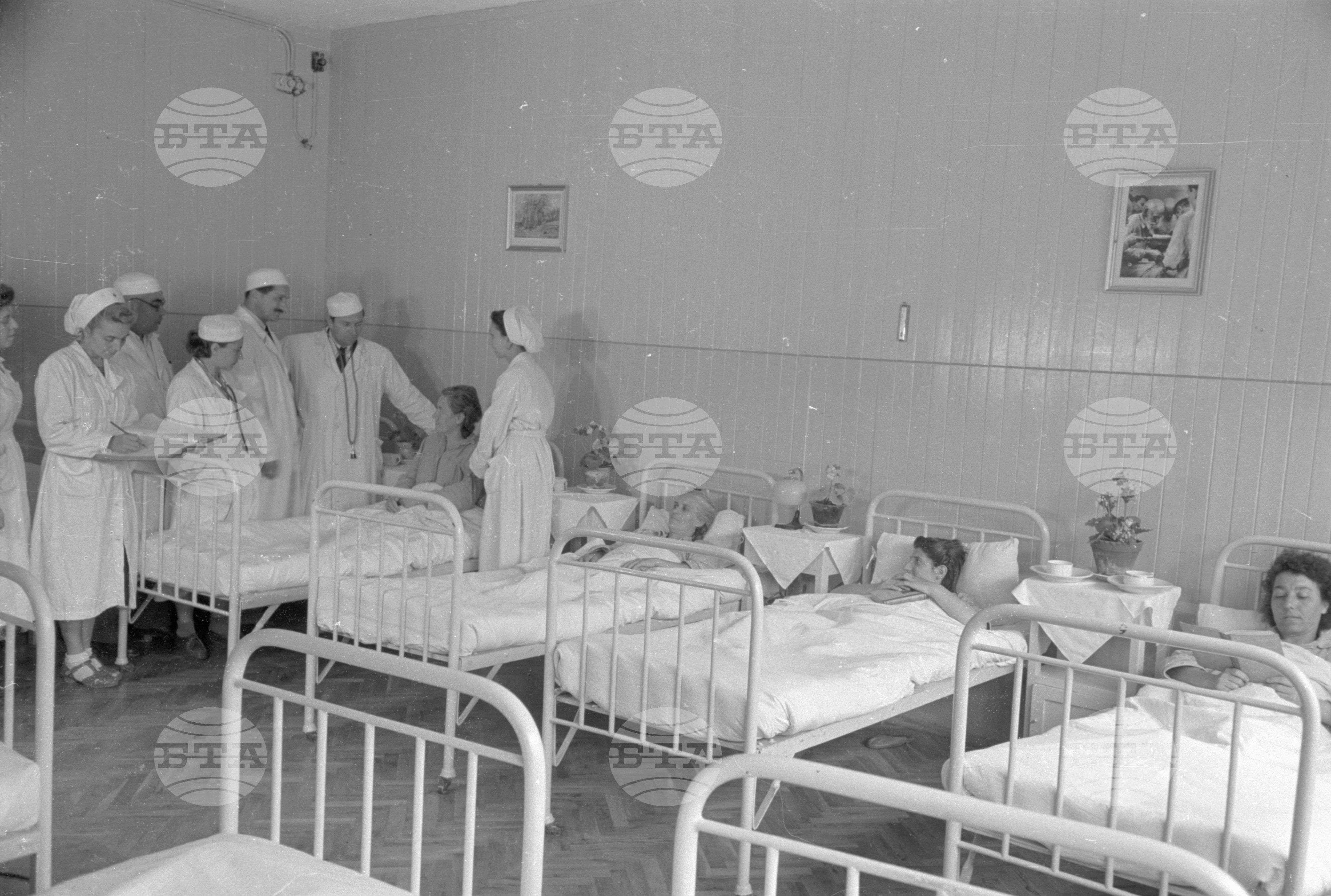 Из живота на работниците във ф-ка „1-ви май“ в Сталин (дн. Варна) - 1953 година