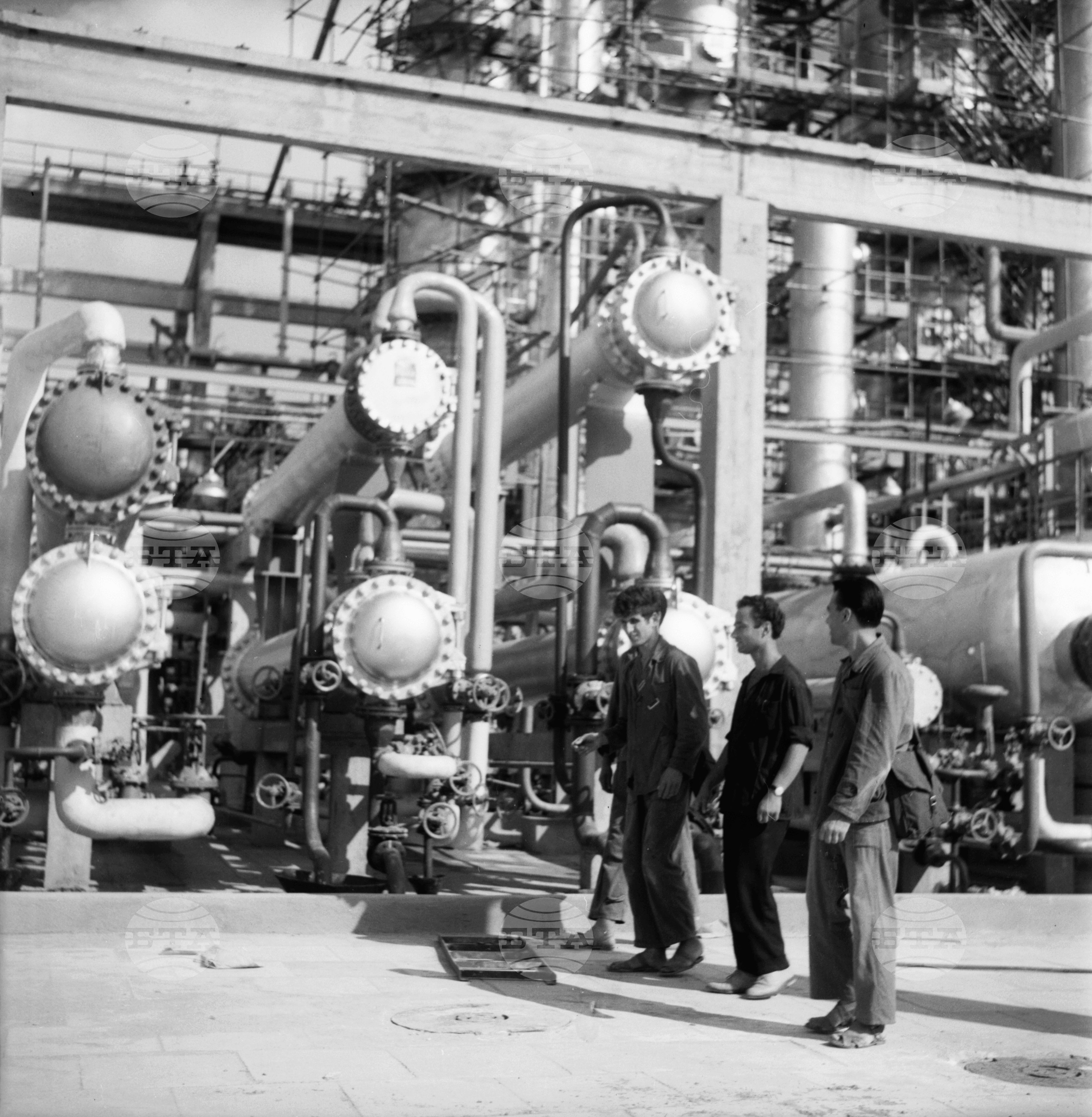 Нефтопреработвателния завод 1963 година