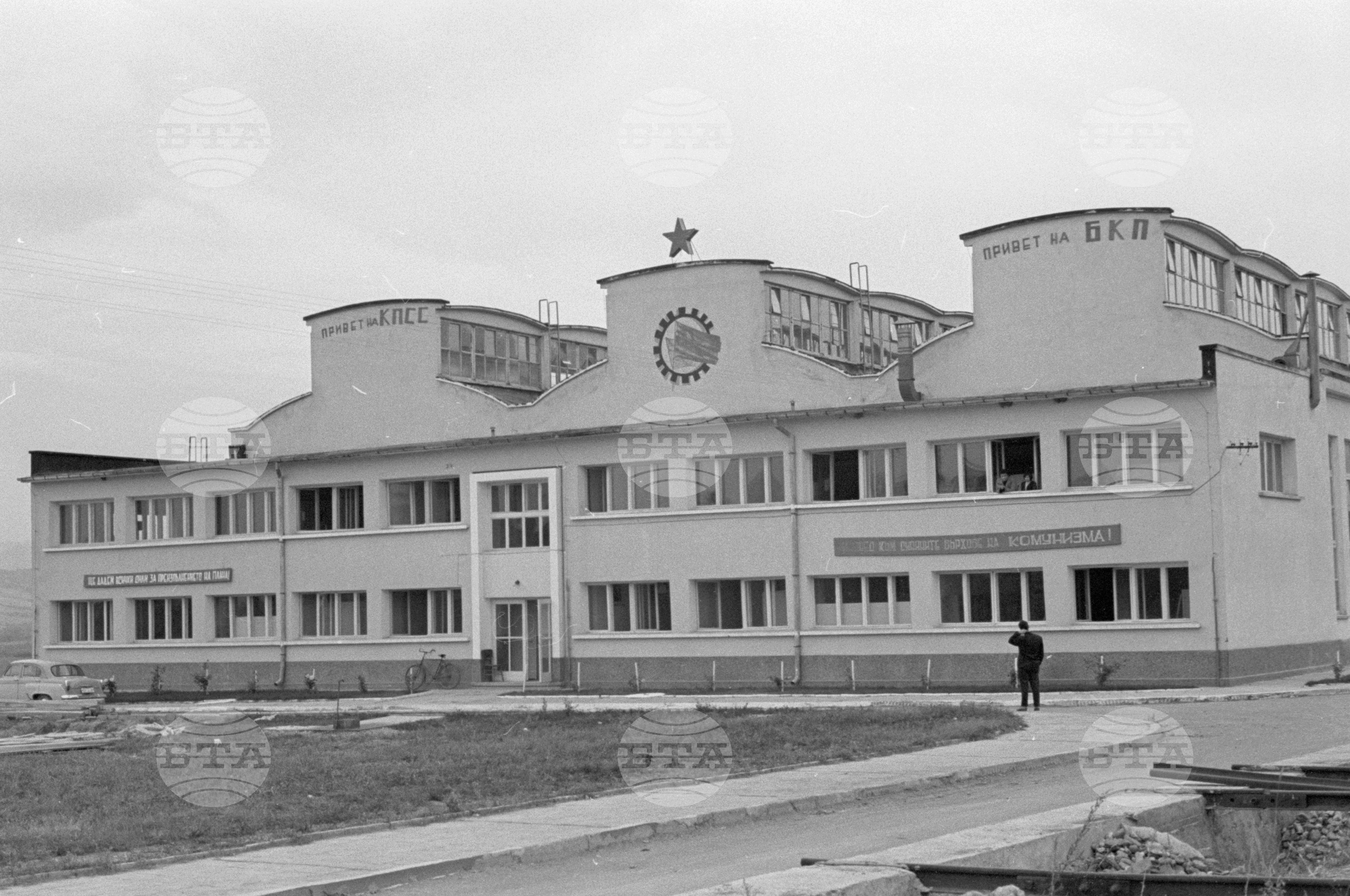 В новооткрития завод за абразивни инструменти "Димитър Филипов" край град Берковица
