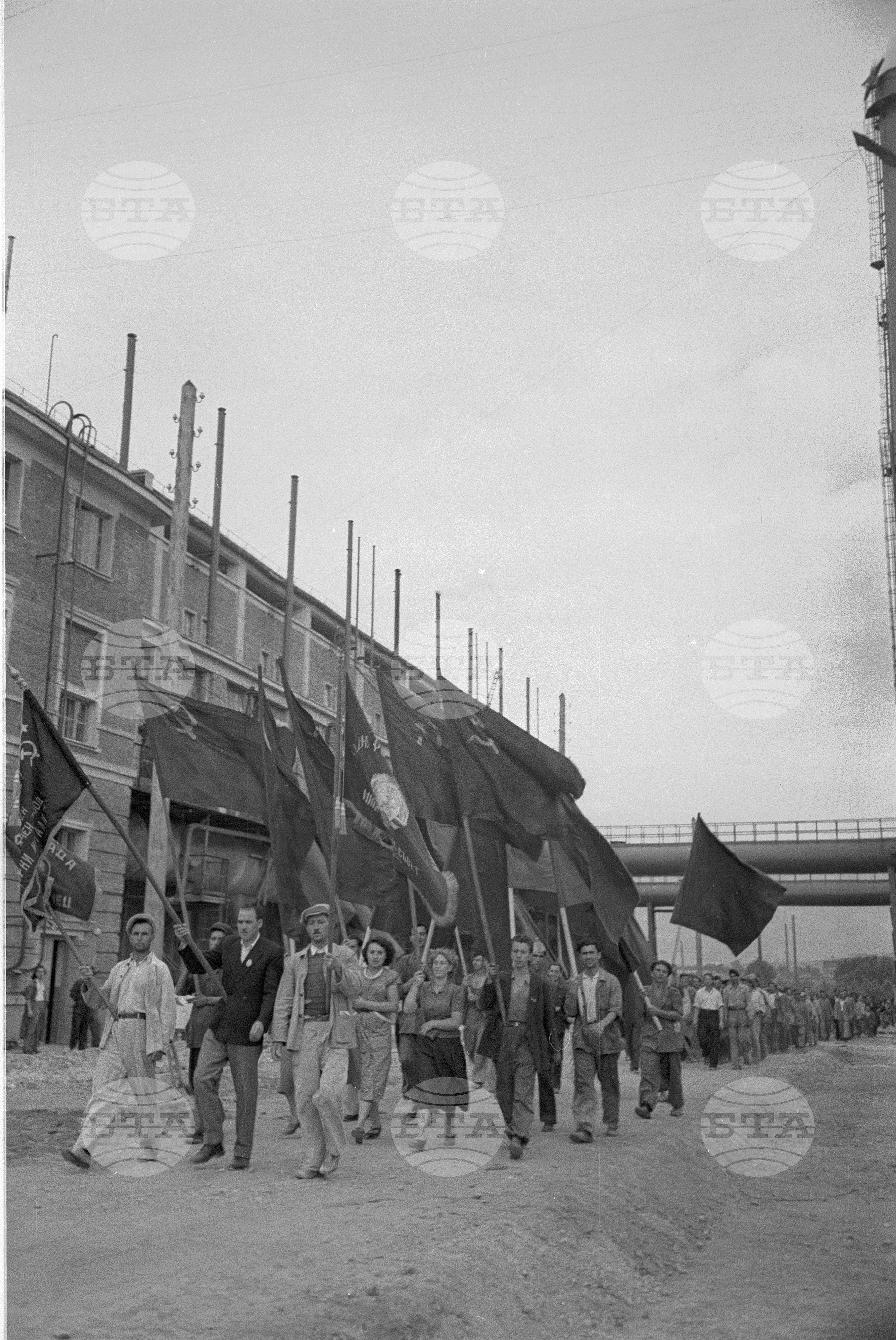 Държавен металургичен завод „Ленин“ - 1953 година - отливане на първата българска стомана