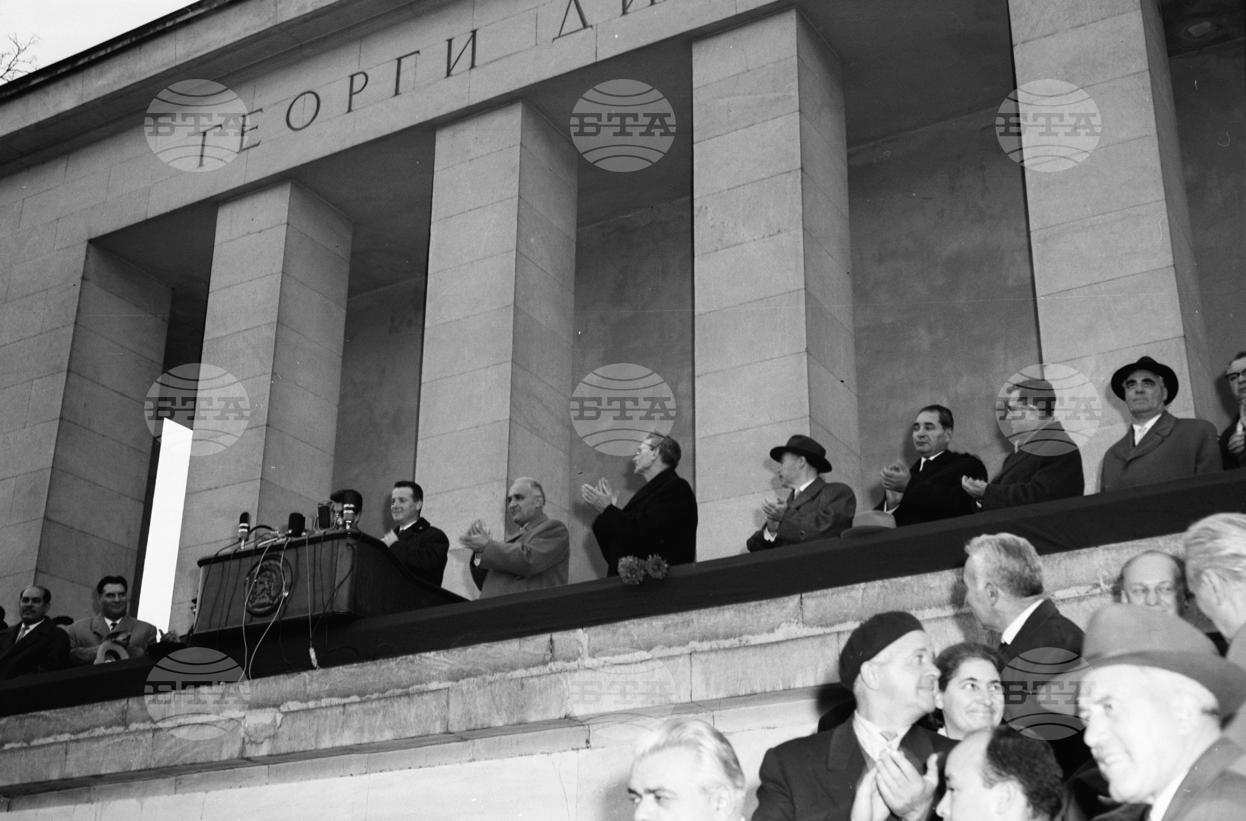 Многохиляден митинг в столицата по случай завършването на Осмия конгрес на Българската комунистическа партия част 2