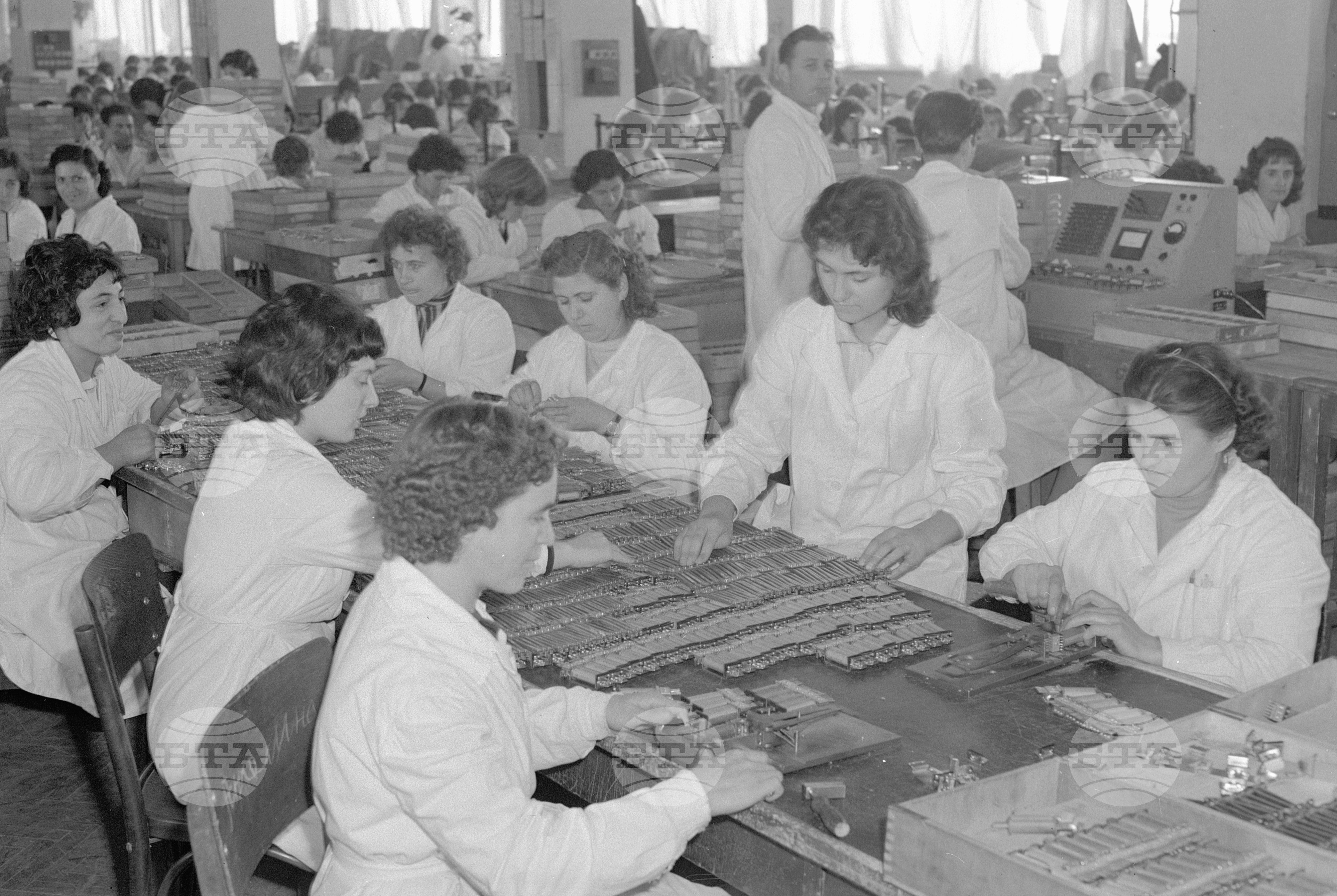 Ударни дни в Слаботоковия завод "Кл.Ворошилов", София в чест на ХХІІ конгрес на КПСС част 2