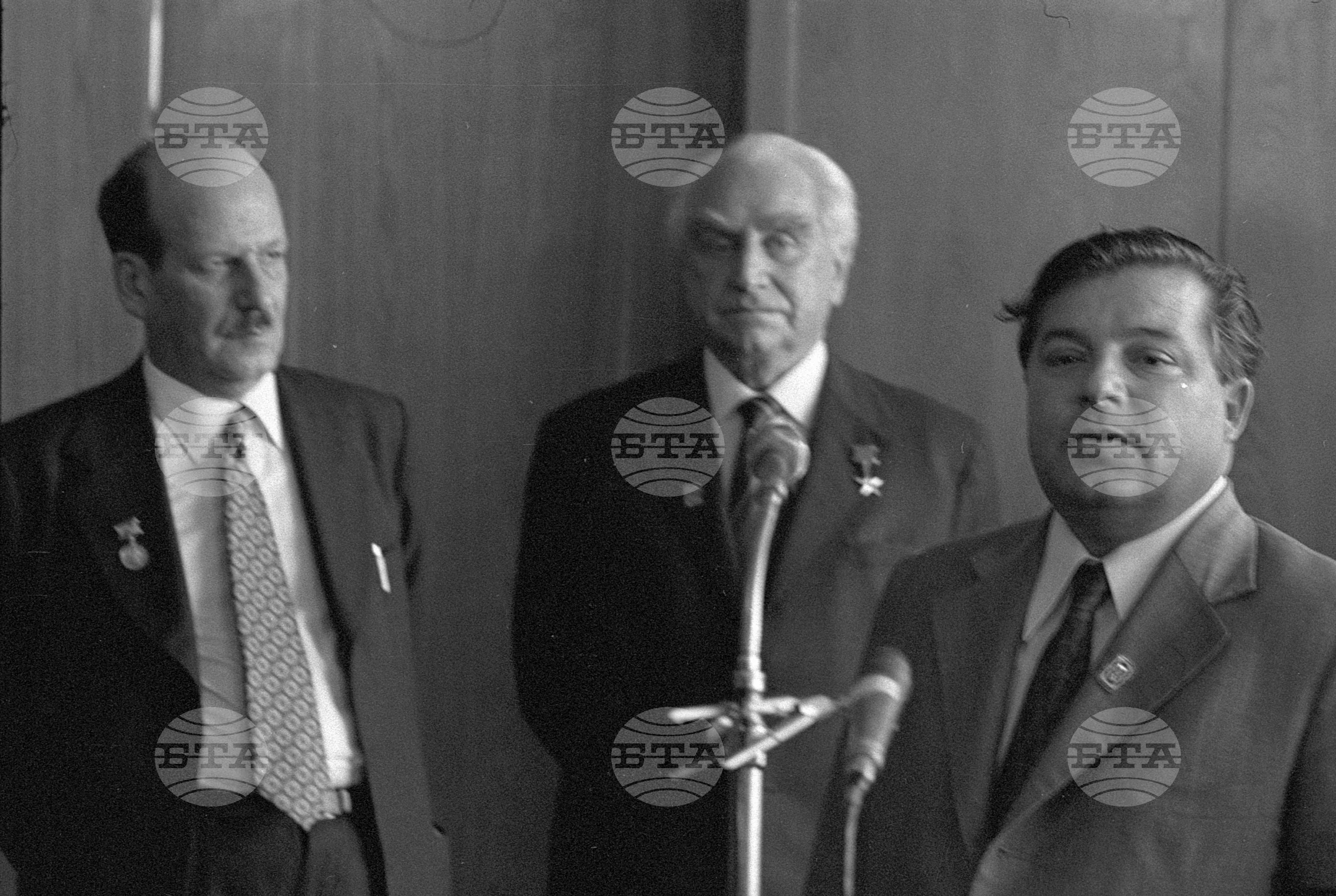 Осми световен конгрес на профсъюзите във Варна - връчване на Ленинска награда на Енрике Пасторино