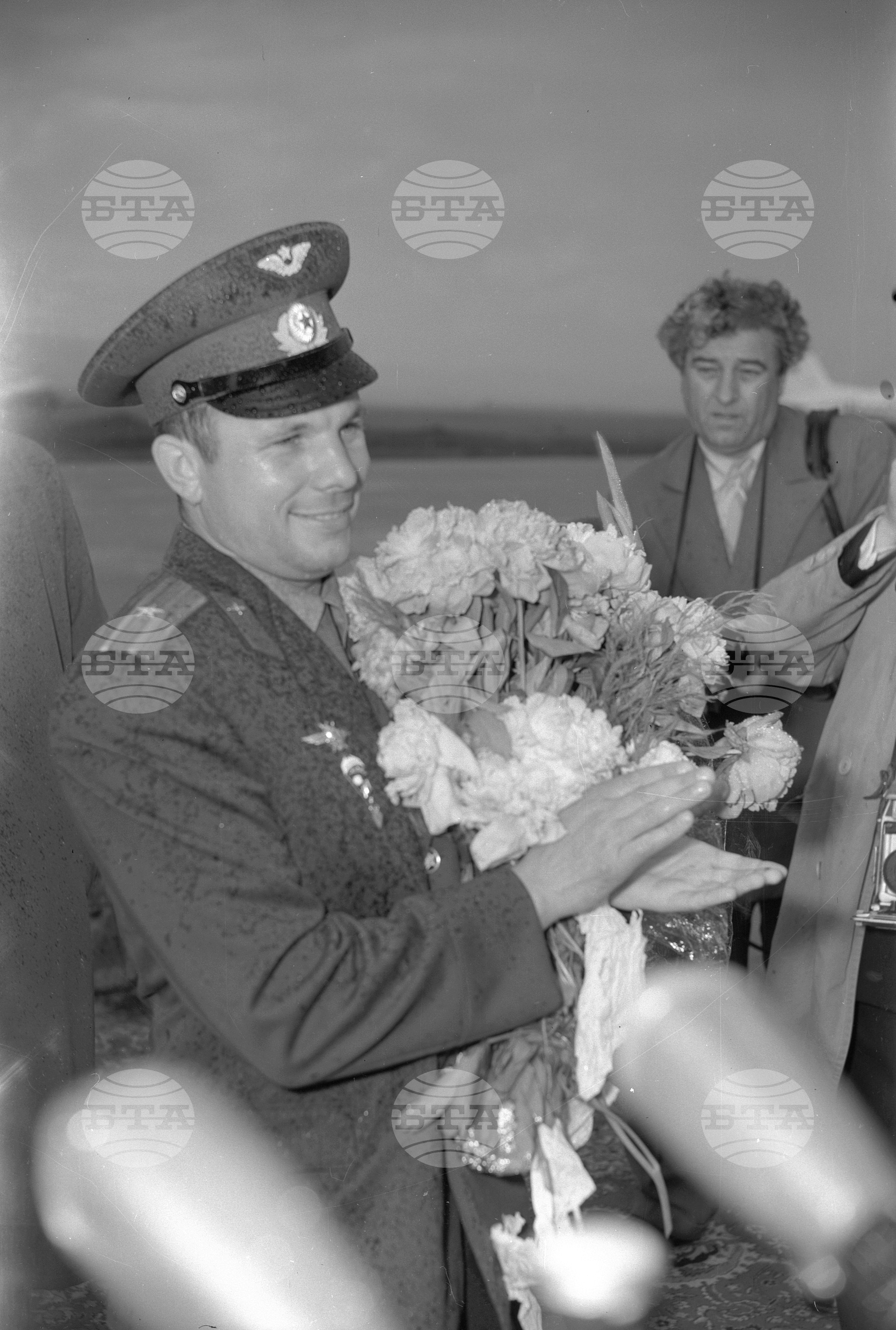 Посрещане на първия в света космонавт - Юрий А.Гагарин в София част 3