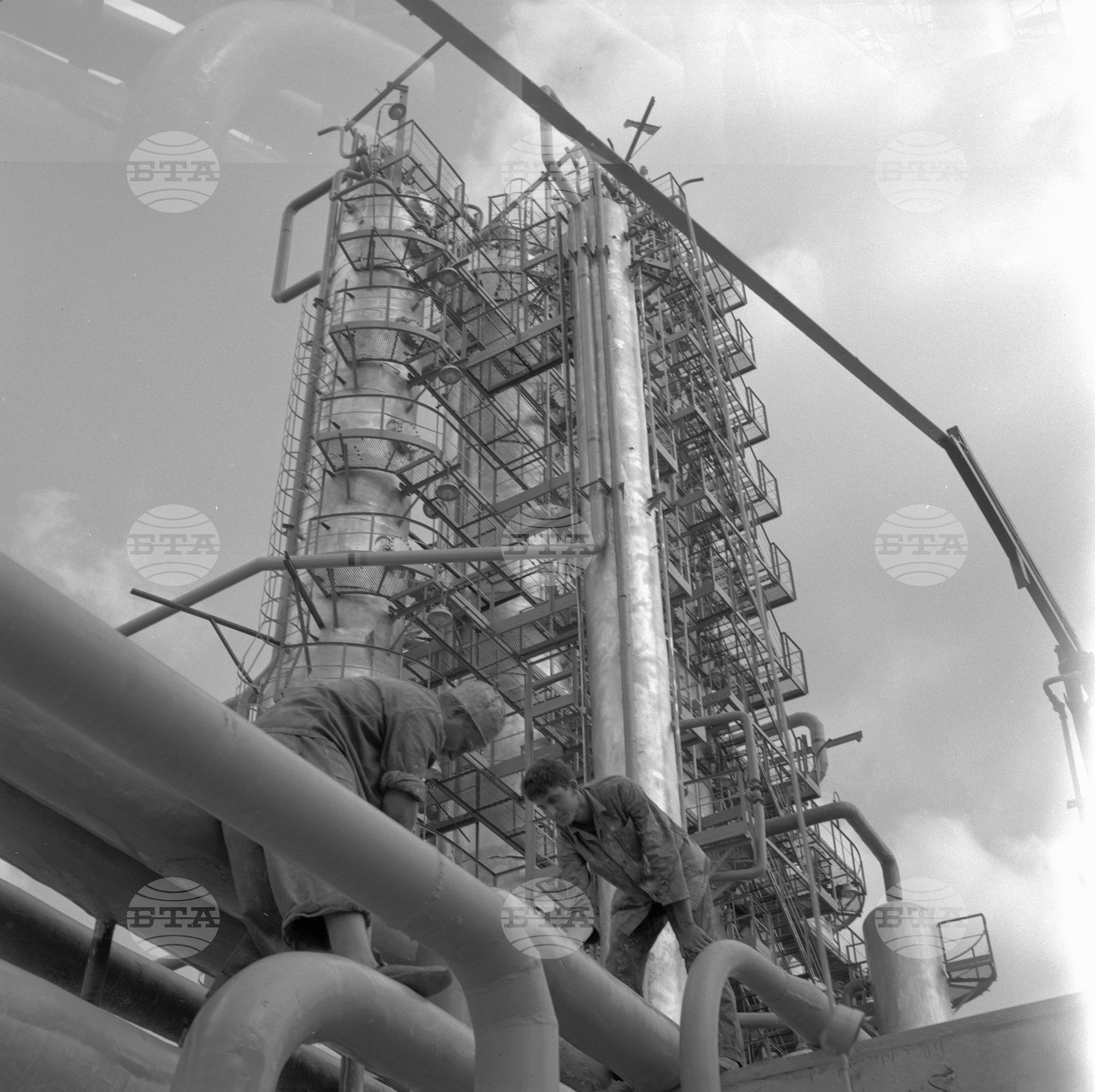 Нефтопреработвателния завод 1963 година част 2