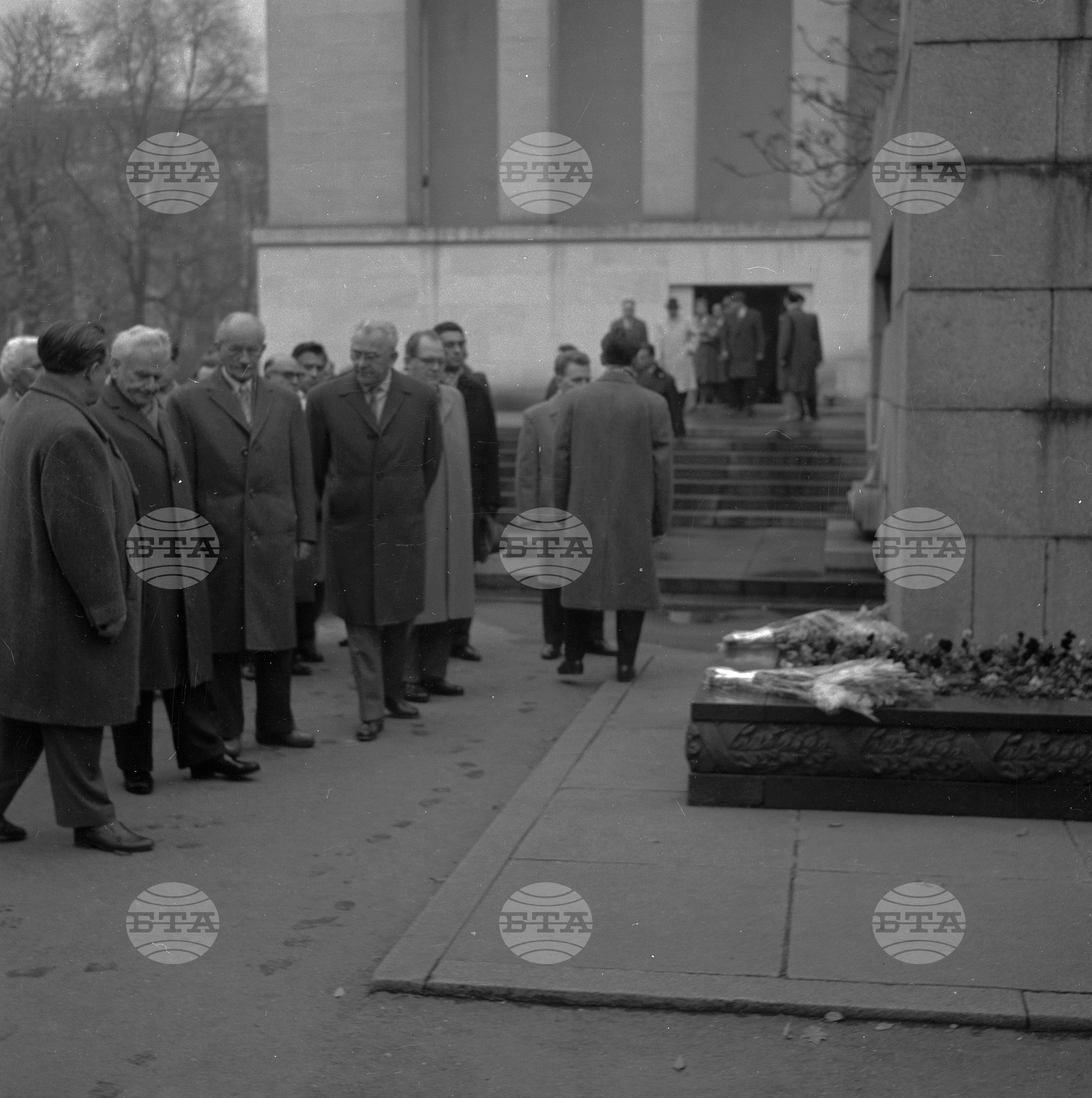 Обща художествена изложба в чест на VIII конгрес на БКП част 2