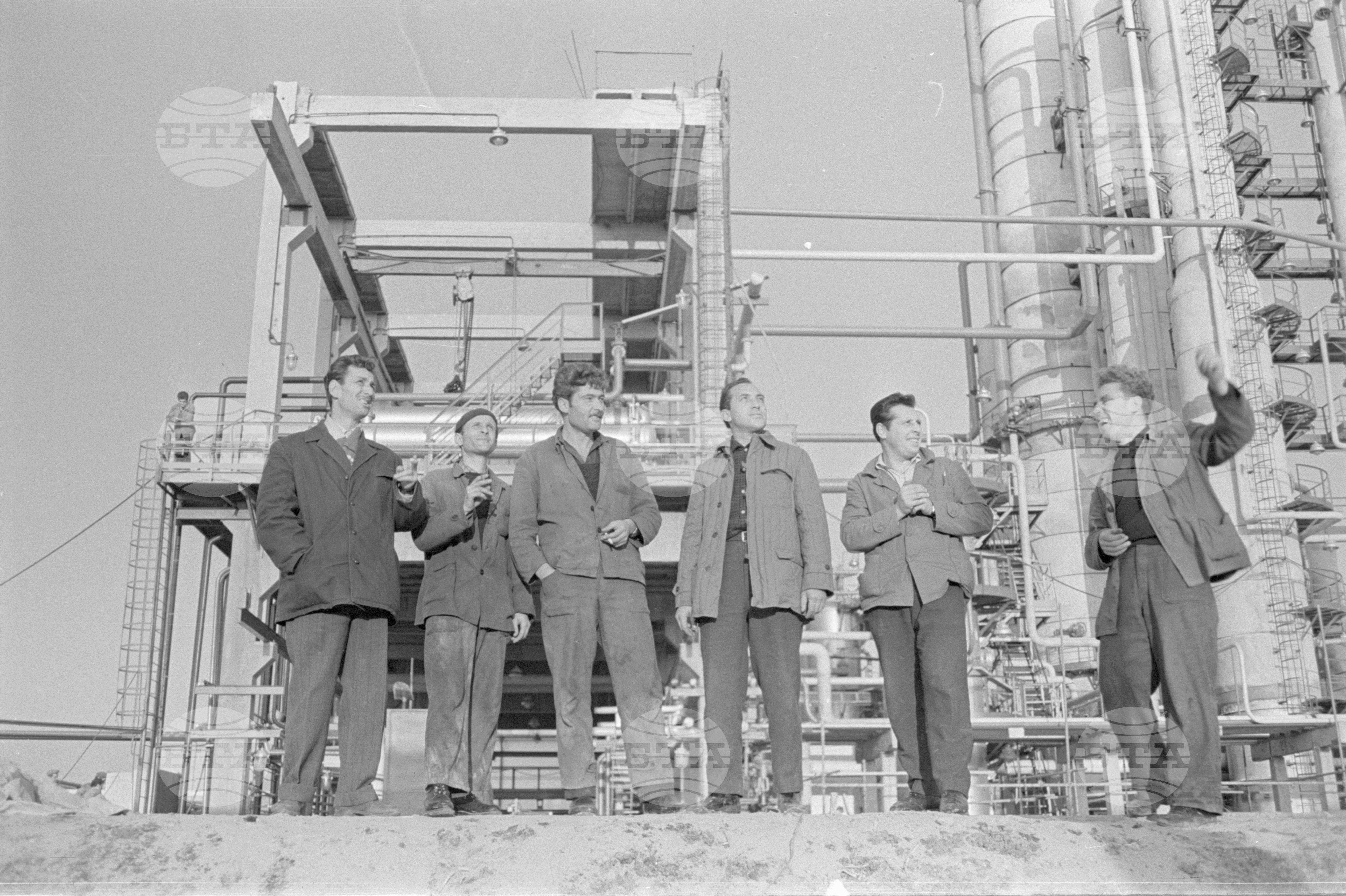 Влиза в пробна експлоатация ІІ-ра атмосферна инсталация на Нефтопреработвателния завод край Бургас