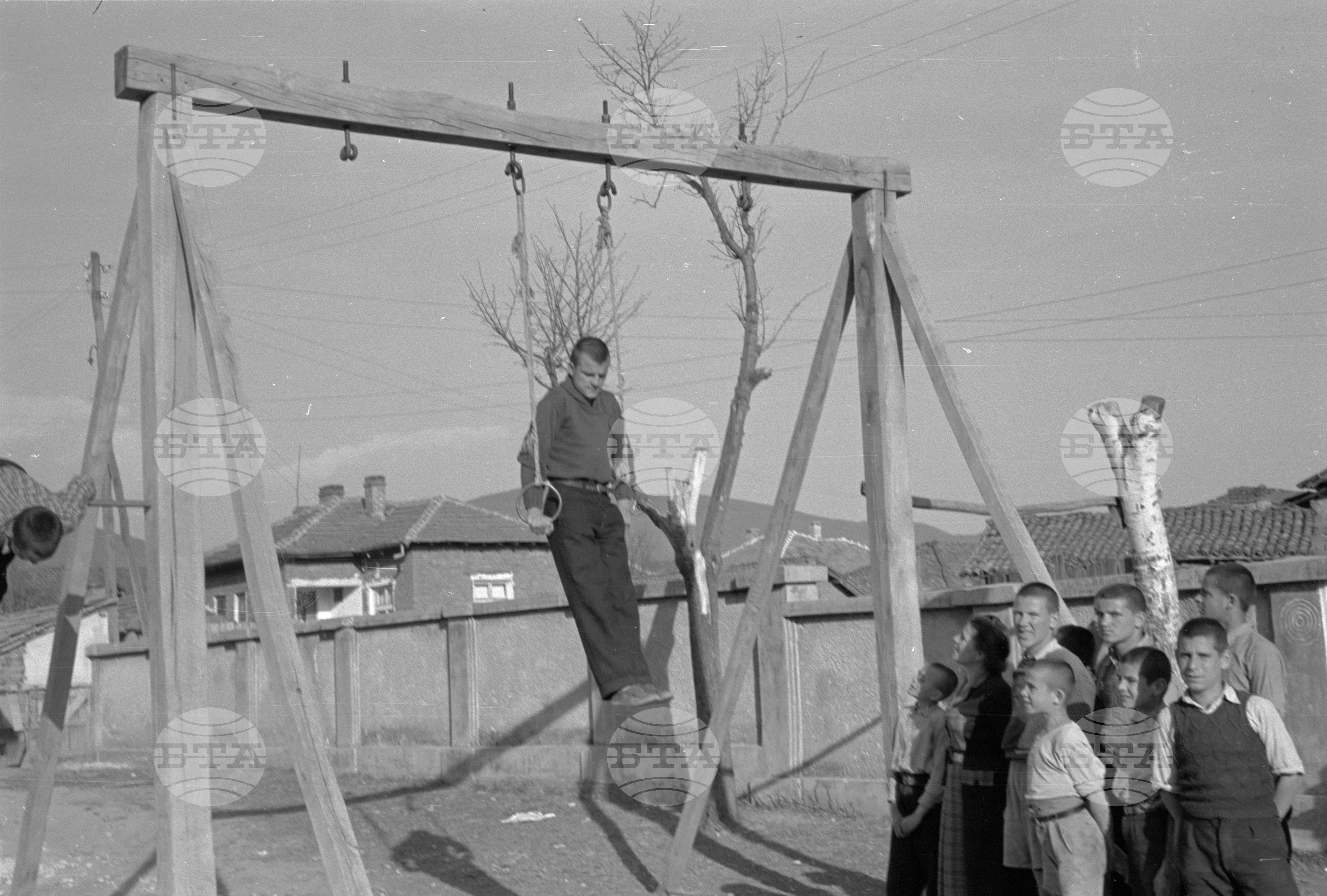 Училище за глухонеми деца в гр. Ихтиман