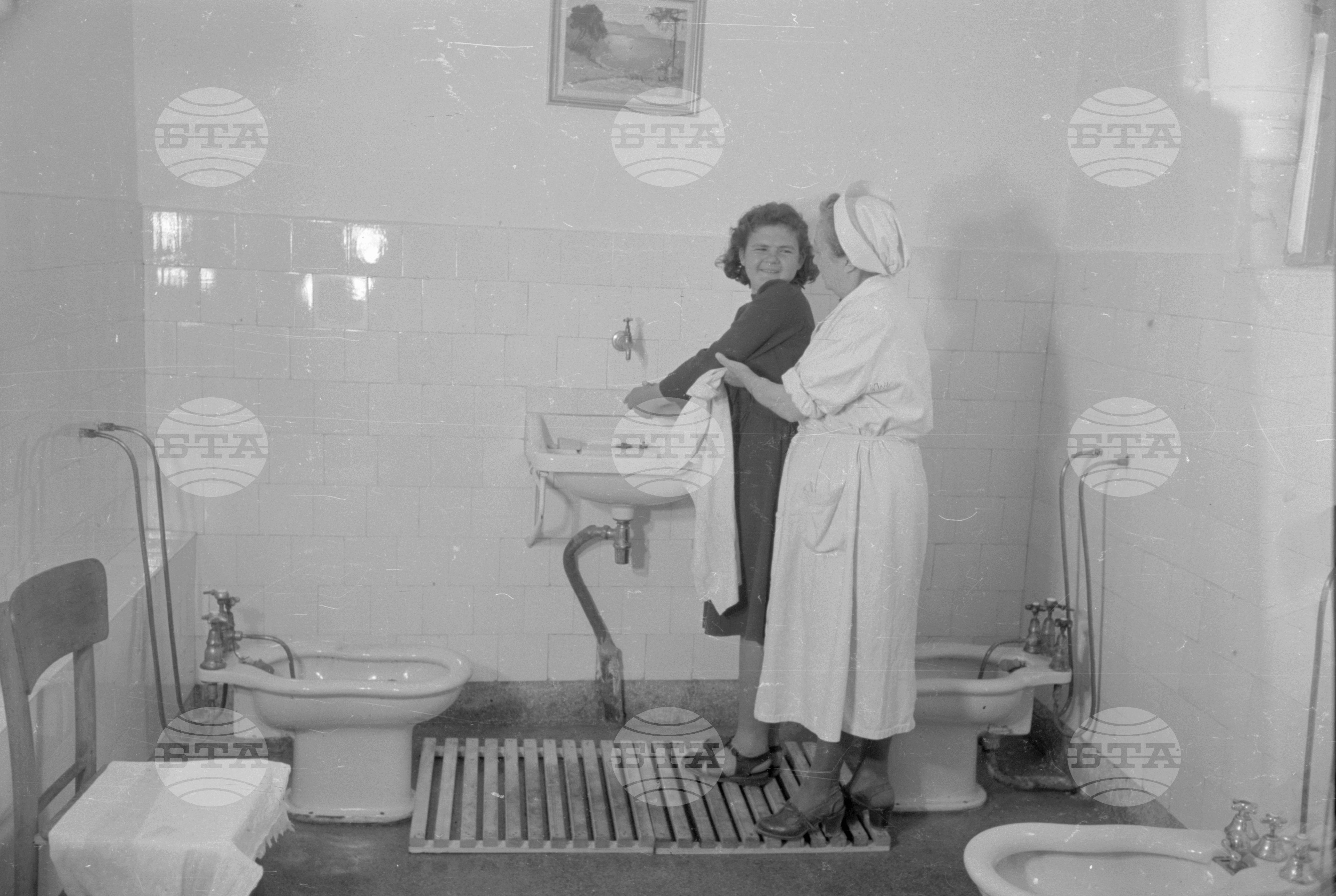 Из живота на работниците във ф-ка „1-ви май“ в Сталин (дн. Варна) - 1953 година