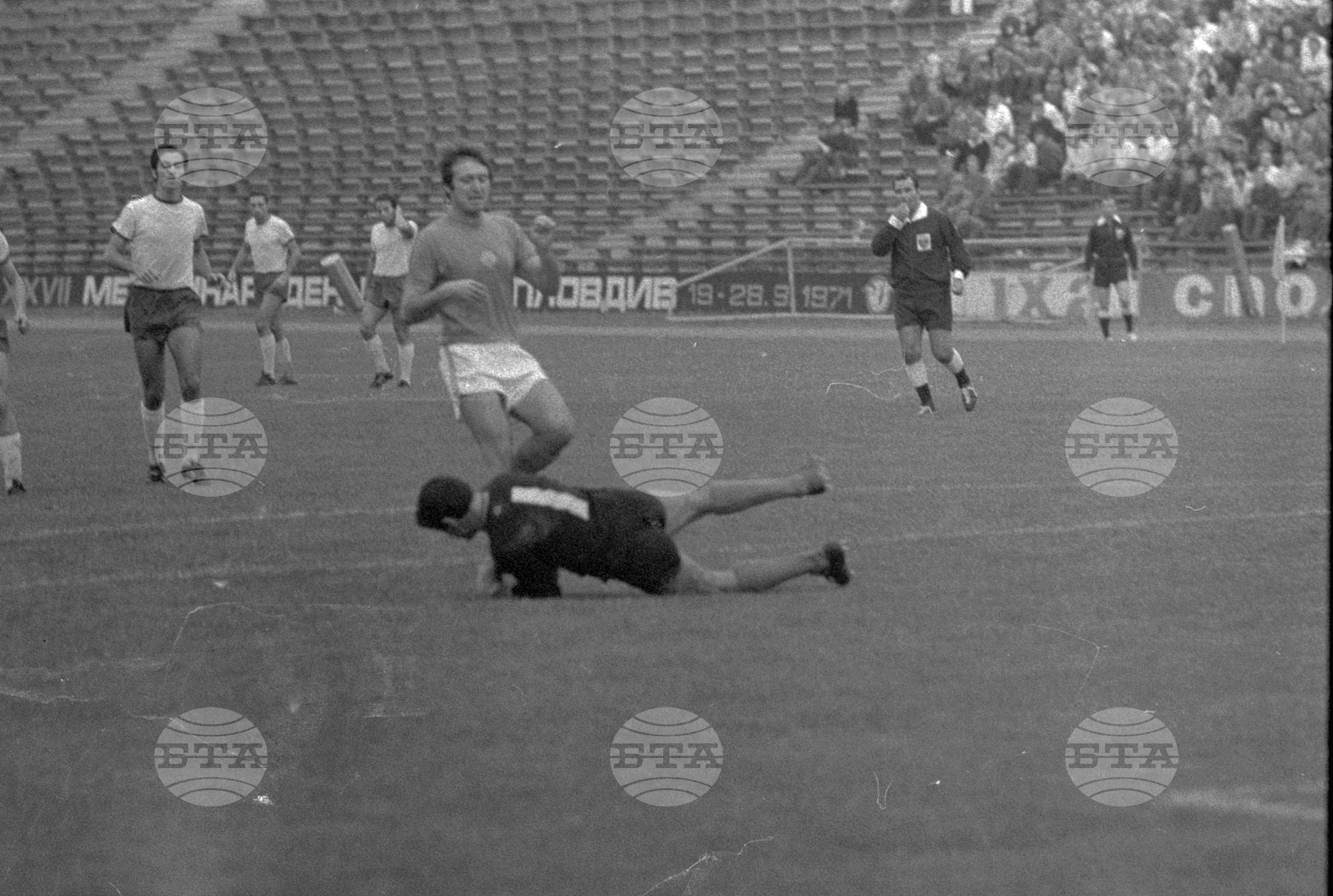 Откриване на футболното първенство 1971 - 1972 година. ЦСКА(Централен спортен клуб на армията) - Черно море(Варна)
