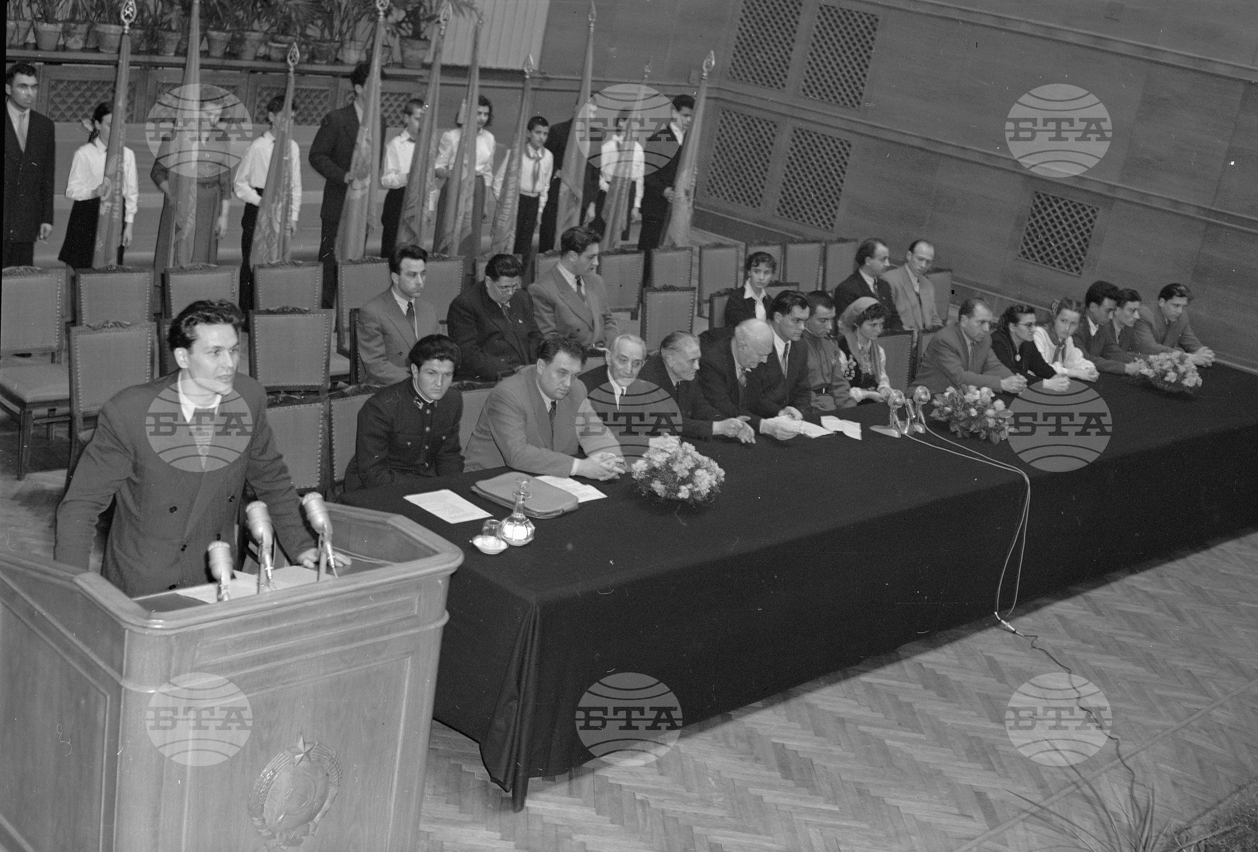 Тържествено събрание на столичната младеж,за поемане трудови обещания