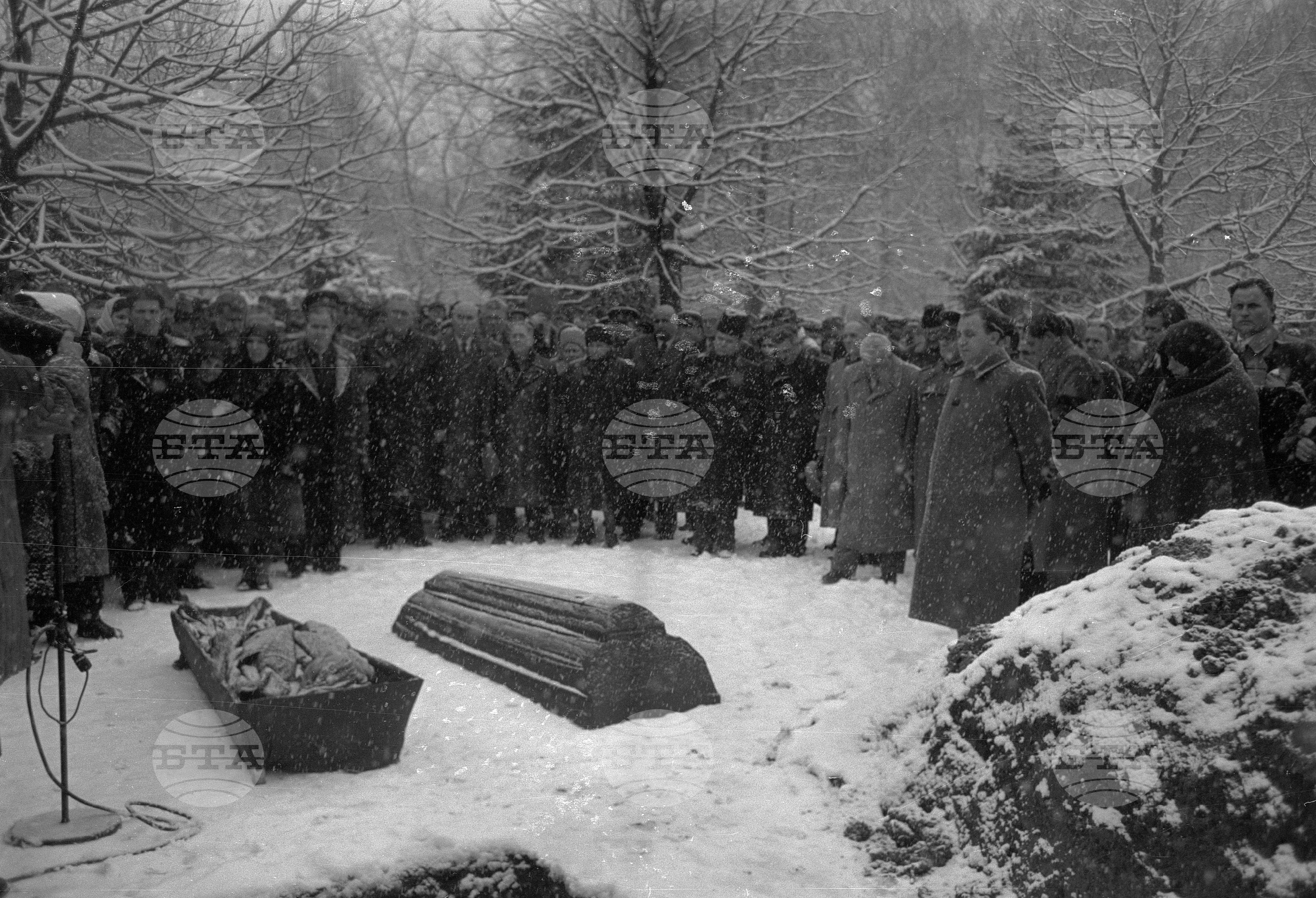 Тържественото погребение на Александър Миленов в Димитрово