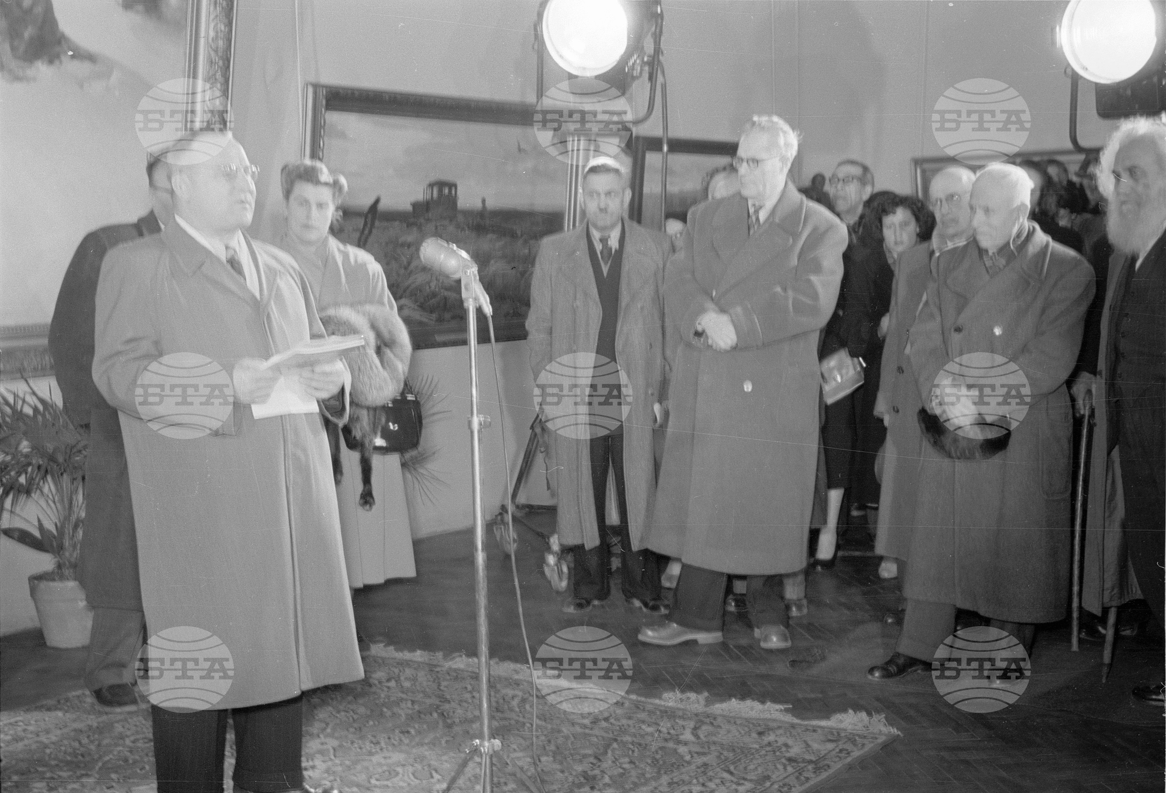 В столицата бе открита изложба на Съветското изобразително изкуство, уредена от Министерството на културата и Комитета за приятелство и културни връзки за чужбина