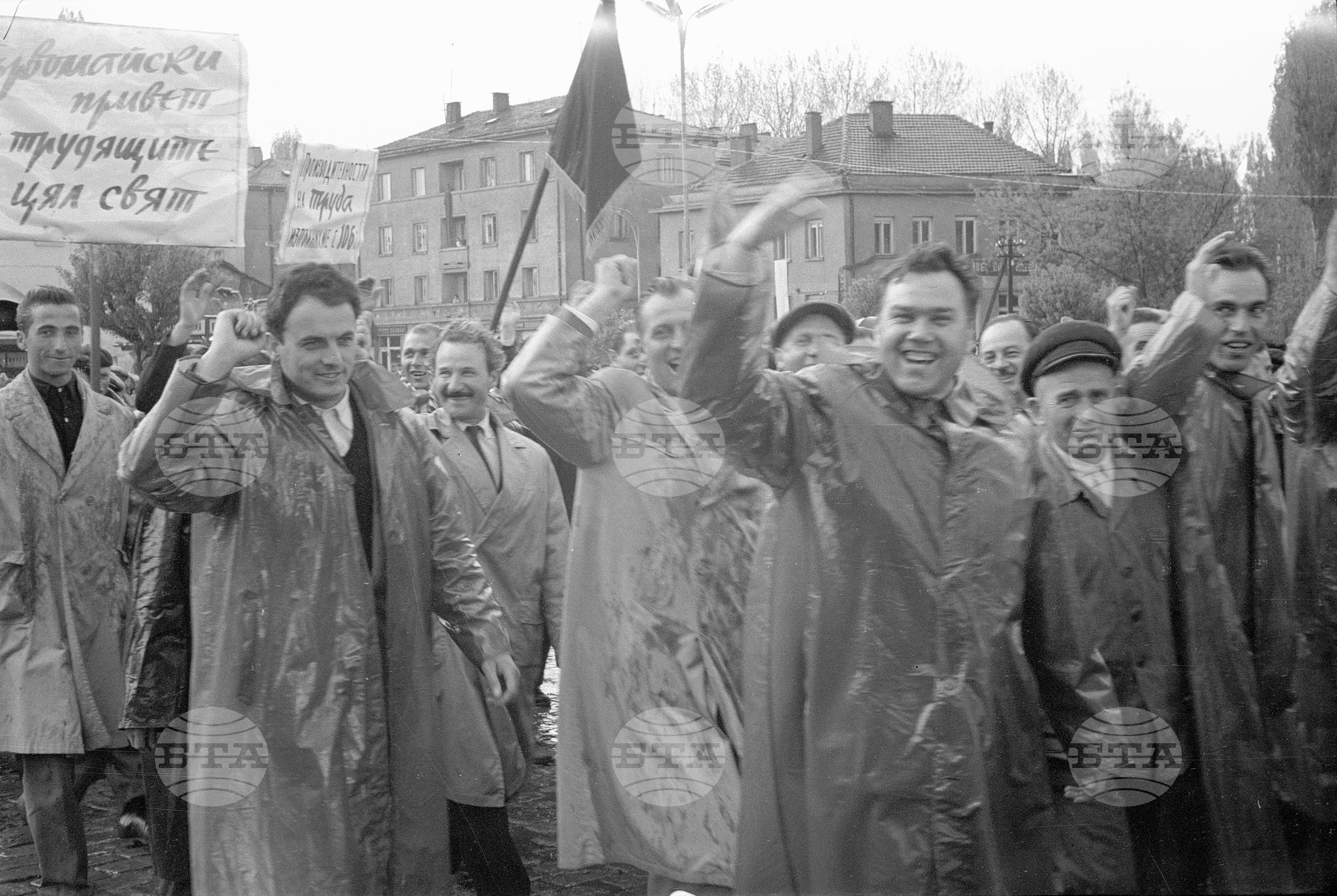 Първомайската манифестация на трудещите се в Димитрово (днес Перник) част 2