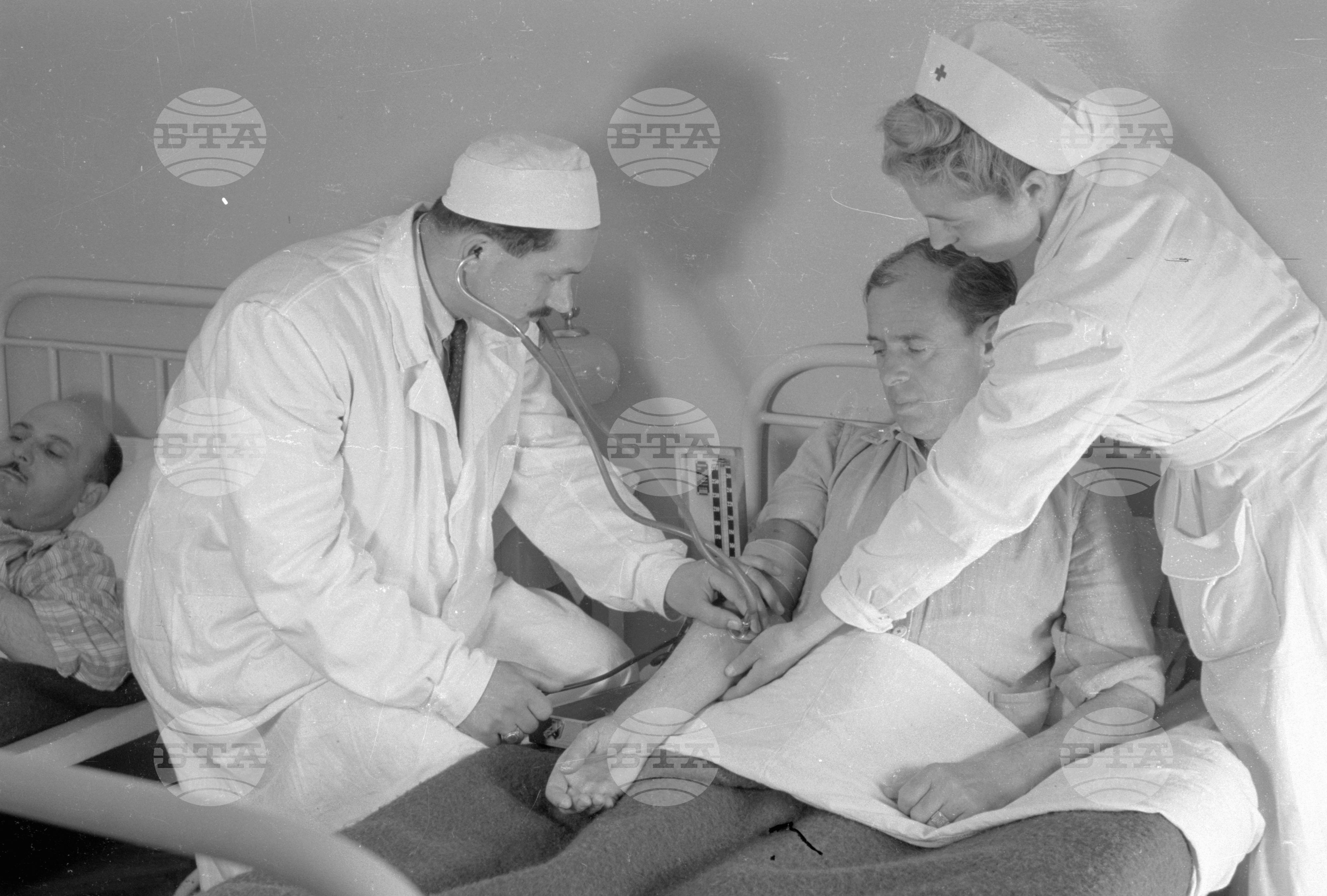 Из живота на работниците във ф-ка „1-ви май“ в Сталин (дн. Варна) - 1953 година