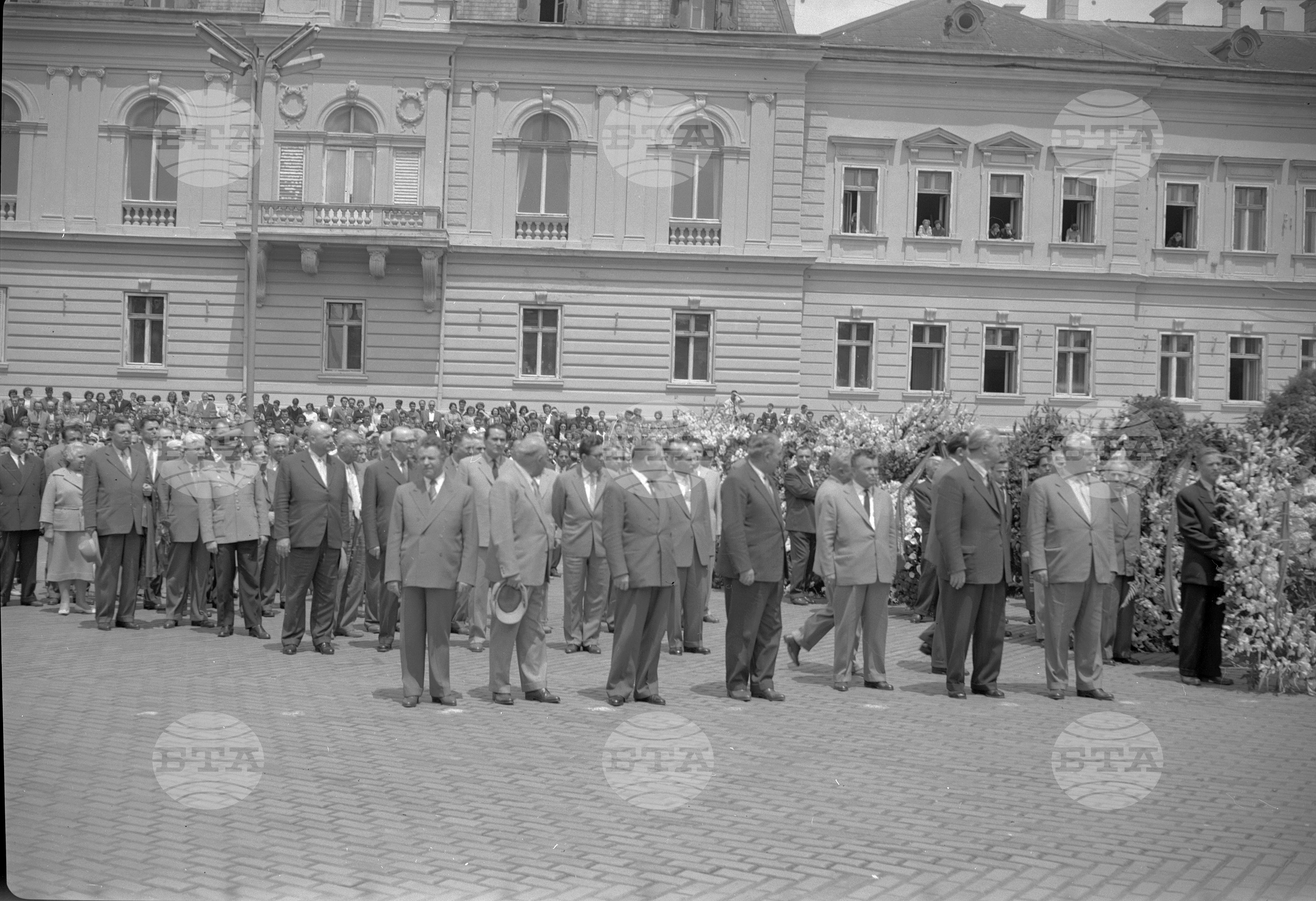 Полагане венци пред Мавзолея на Георги Димитров от членове на Министерския съвет