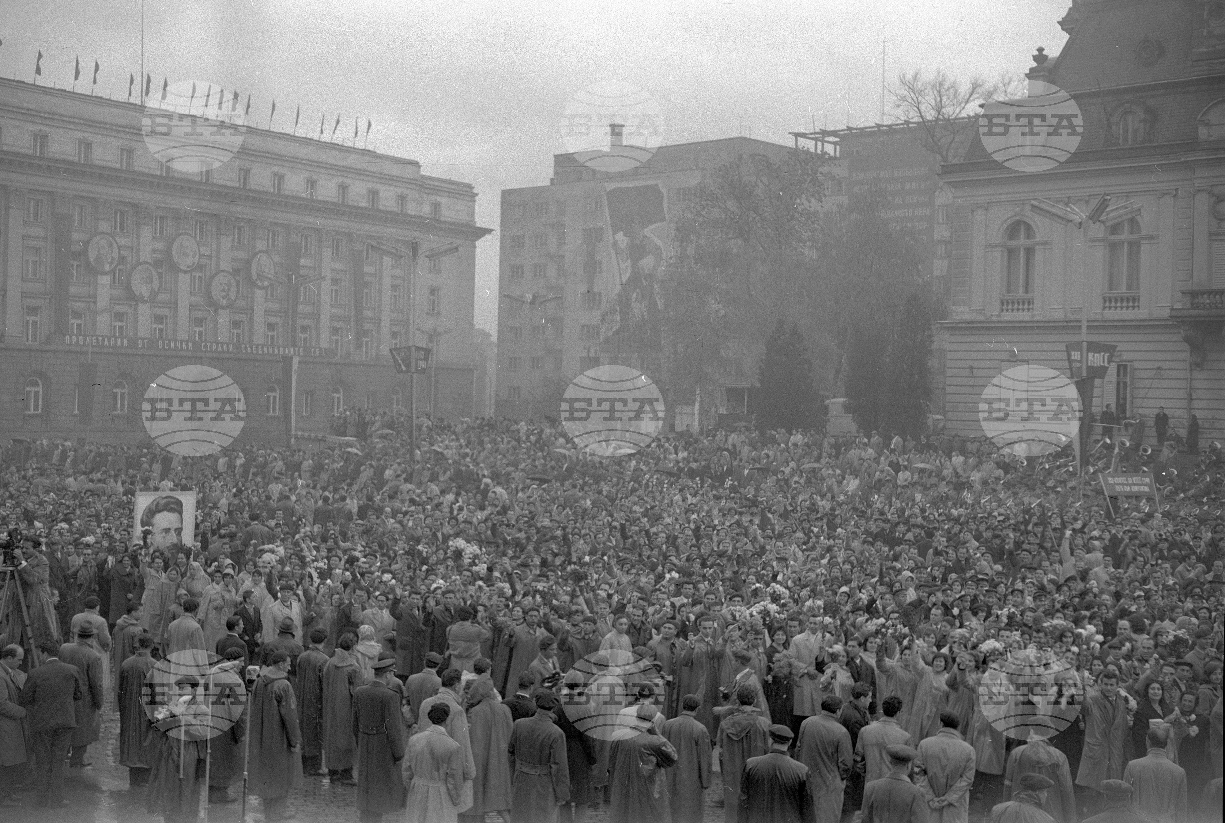 Величествената манифестация на трудещите се в София по случай 44-годишнината от Октомврийската социалистическа революция част 5
