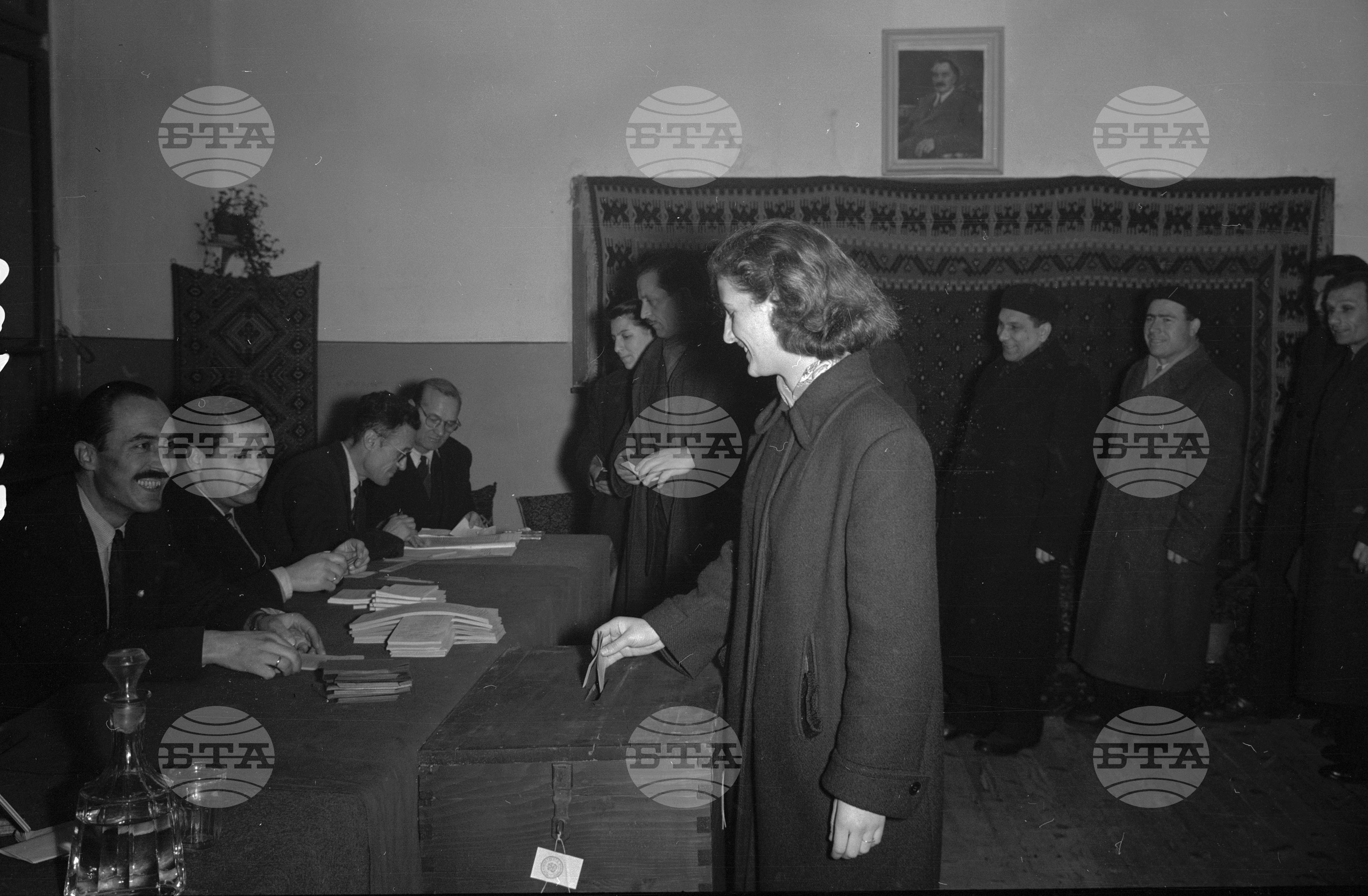 Изборният ден на 12.II.1956 година в София (Червенковски район)