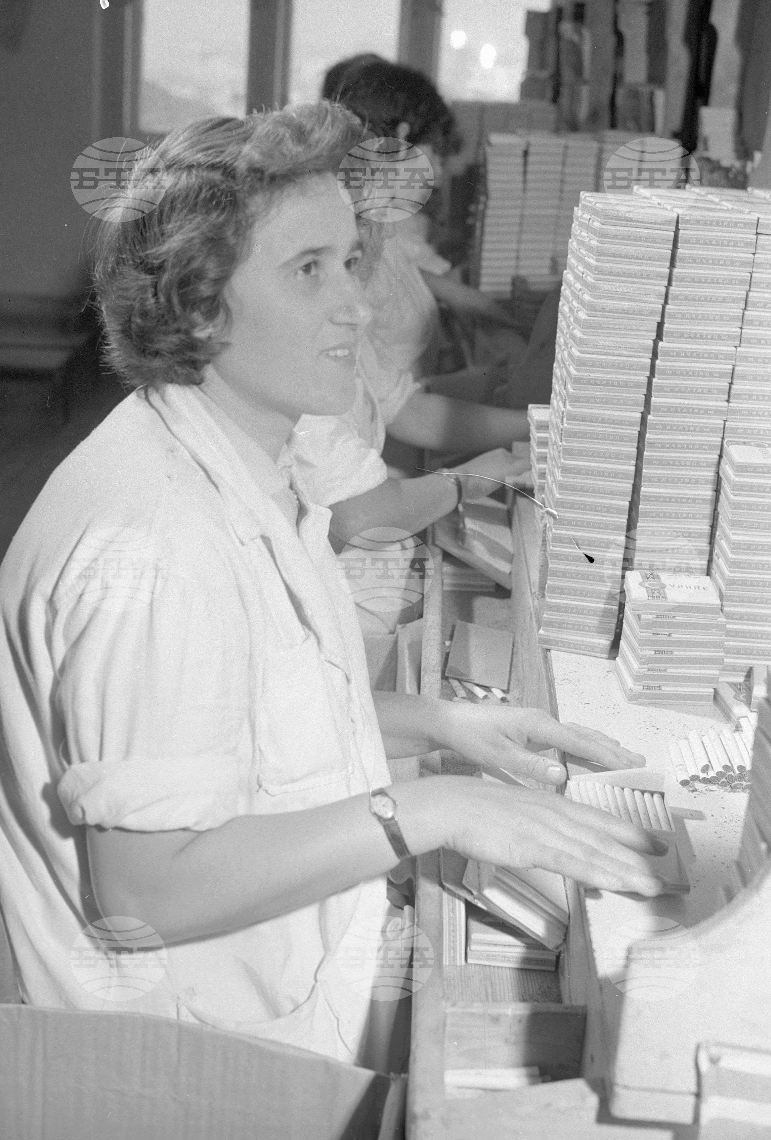 Движението за комунистически труд в цигарената фабрика "Тракия" в Стара Загора
