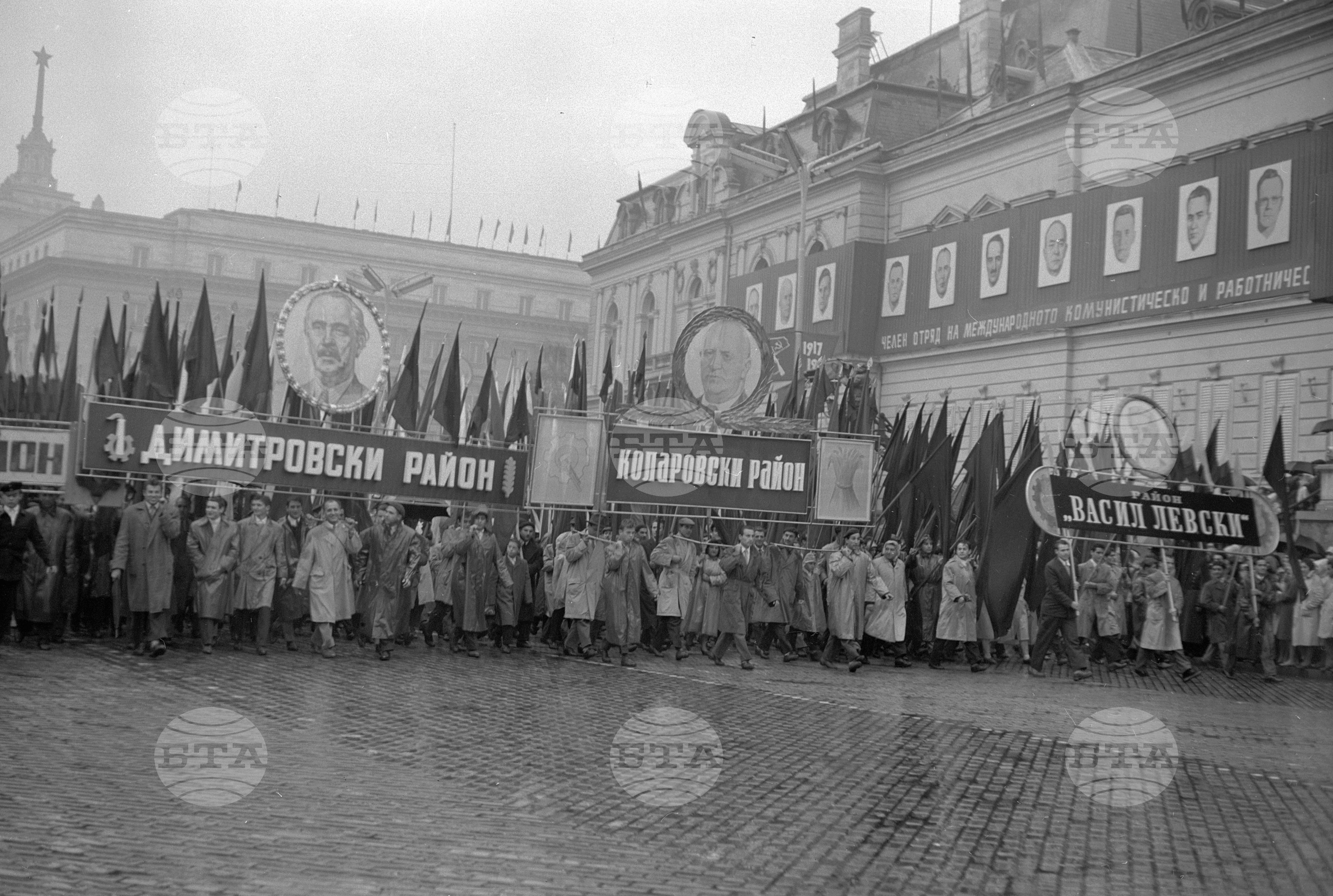 Величествената манифестация на трудещите се в София по случай 44-годишнината от Октомврийската социалистическа революция част 2
