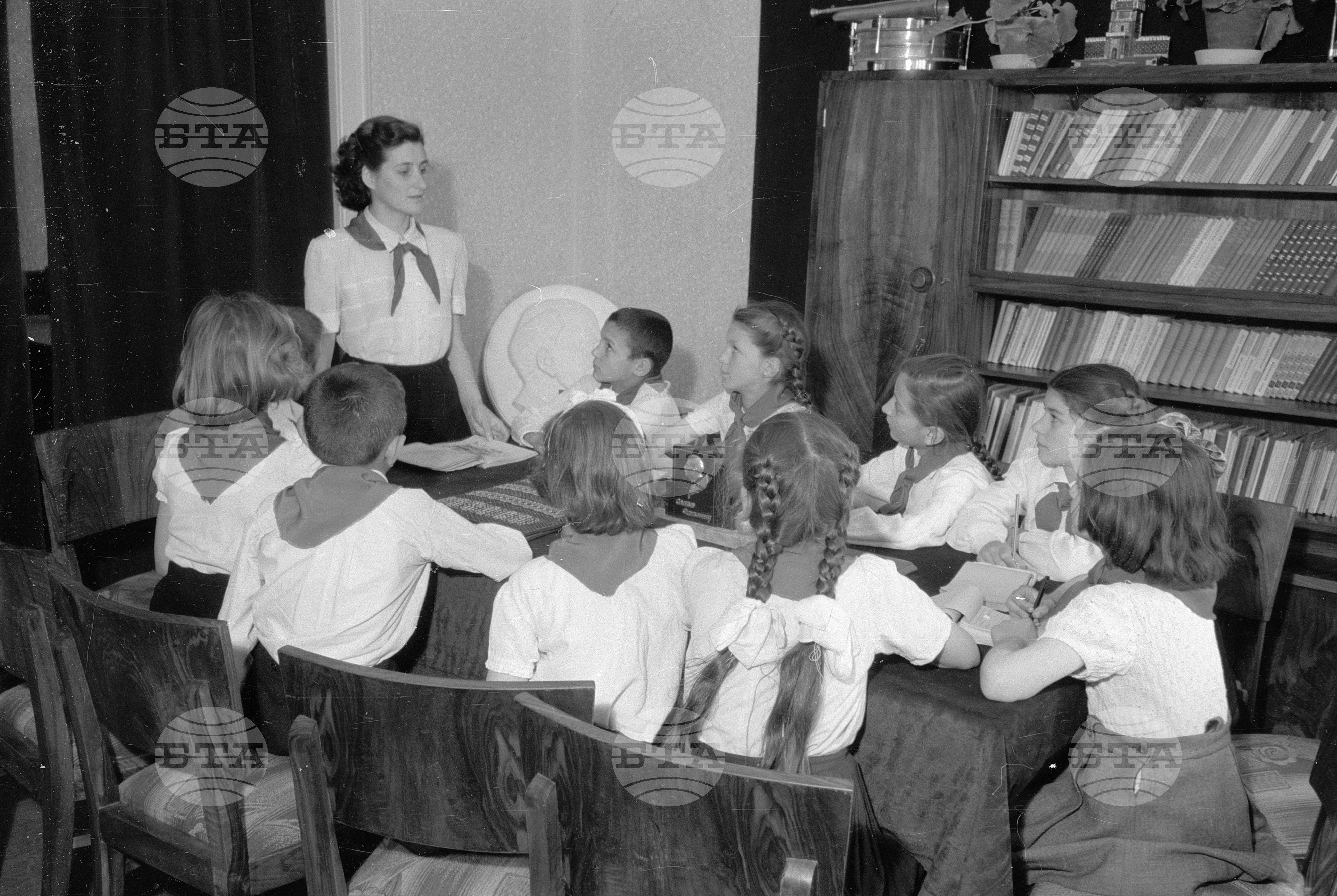 Из пионерският дом  гр. Димитрово (дн. гр. Перник)