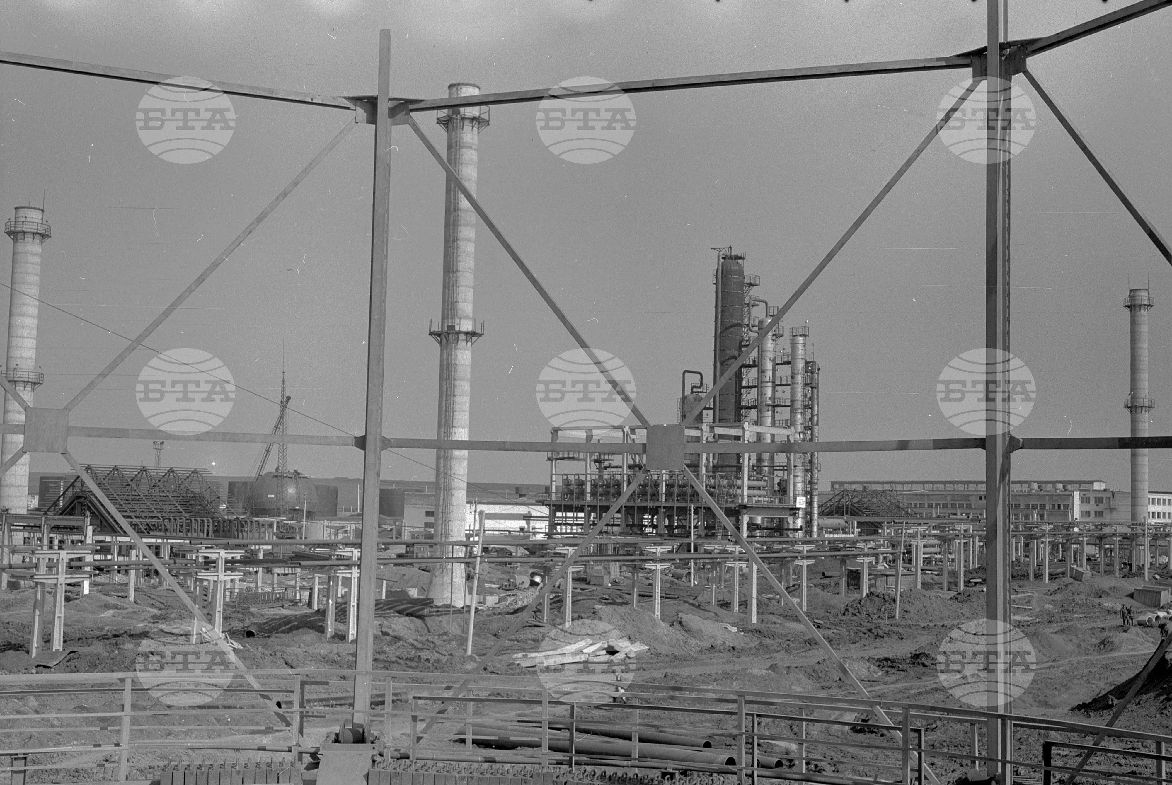 На строежа на нефтопреработвателния завод край Бургас