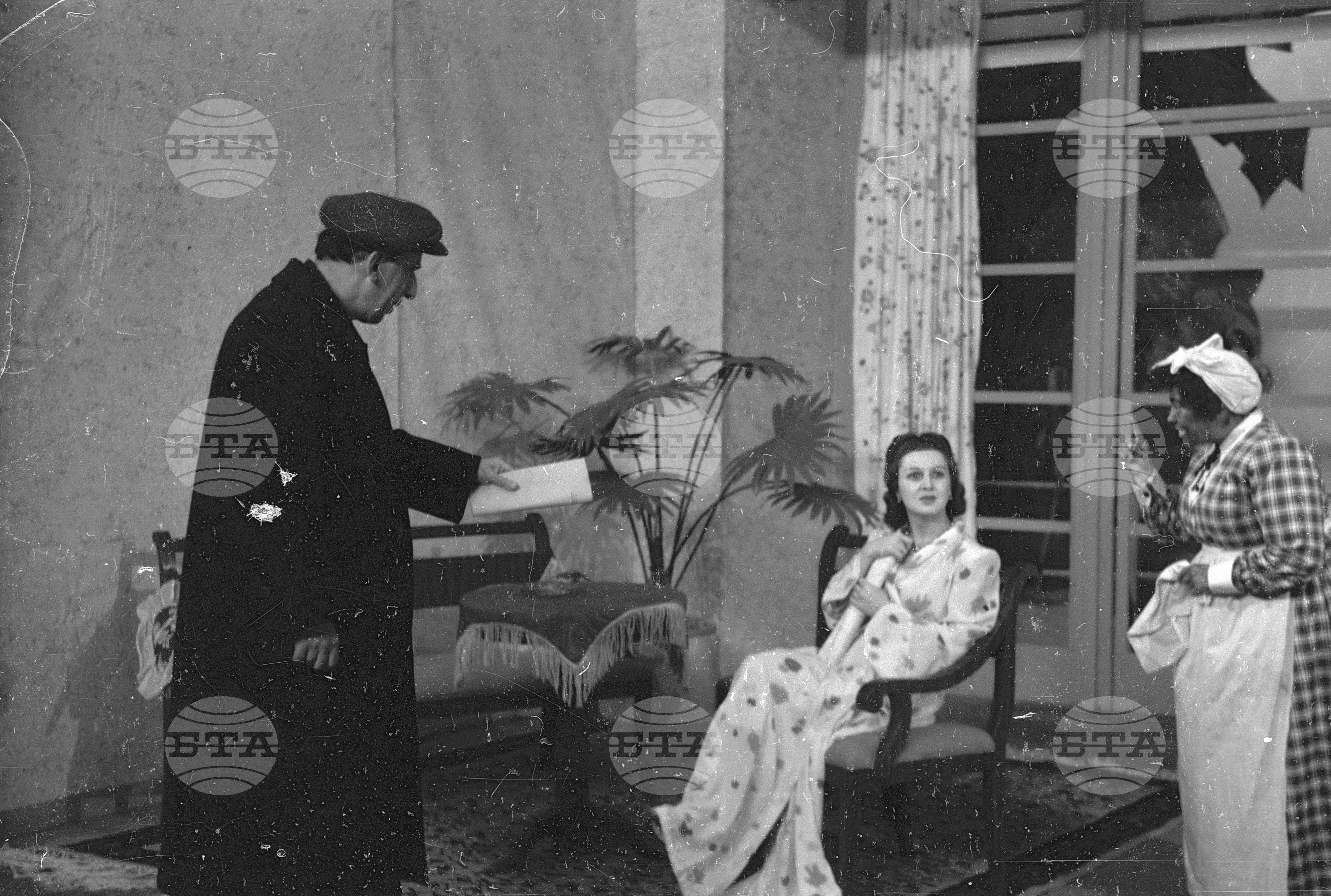 "Гласът на Америка" - пиеса от Борис Лавреньов, на сцената на Народния театър "Иван Вазов", режисьор Филип Филипов - част 2, 1951