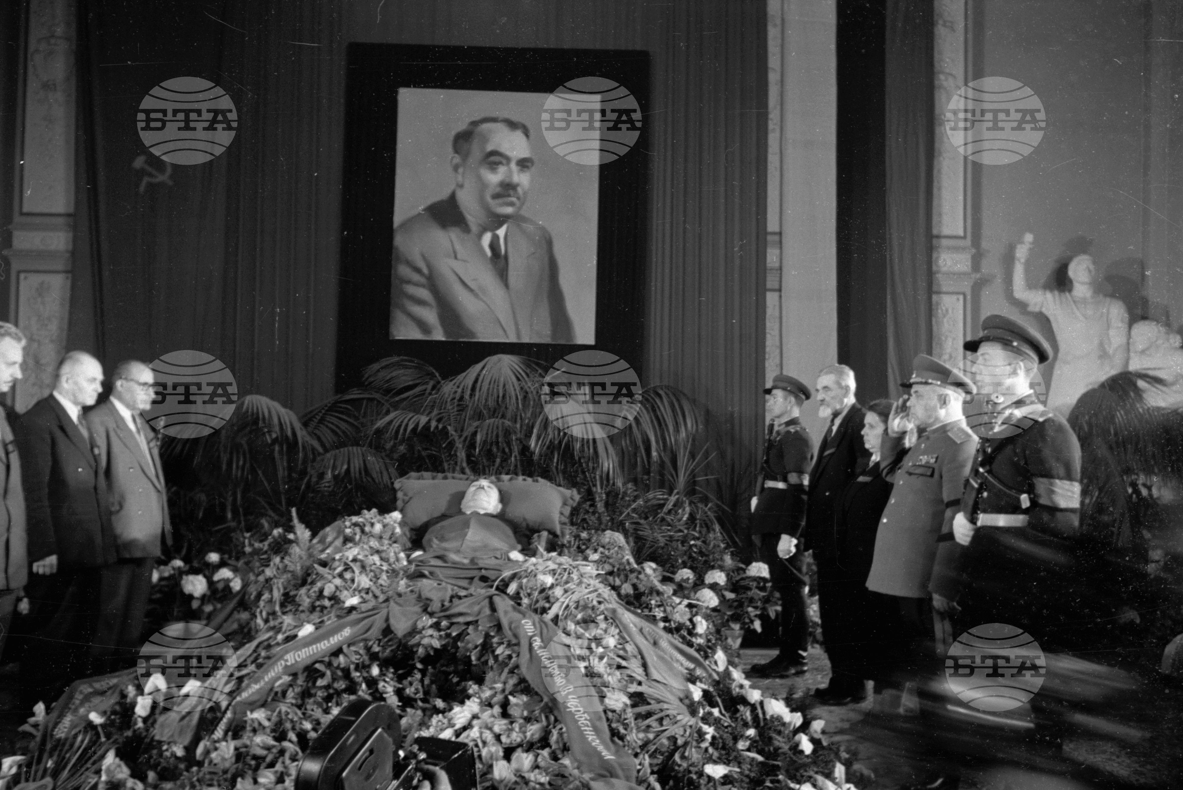 Погребение на подпредседателя на Министерски съвет и член на Политбюро на ЦК на БКП Владимир Поптомов
