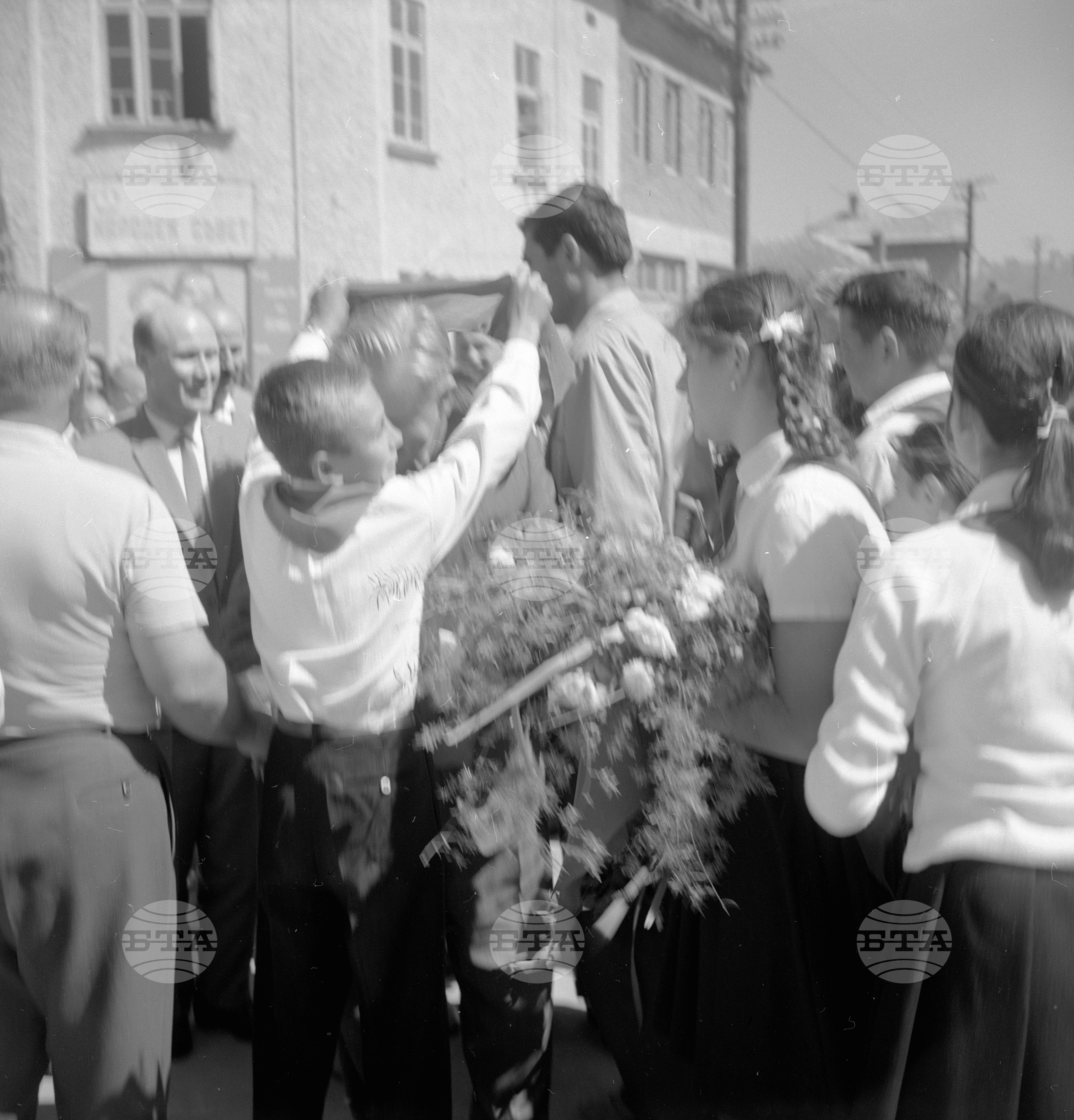 Делегация на ЦК (Централния комитет) на КПСС (Комунистическа партия на Съветския съюз) на посещение в село Горни Дъбник, Плевенски окръг