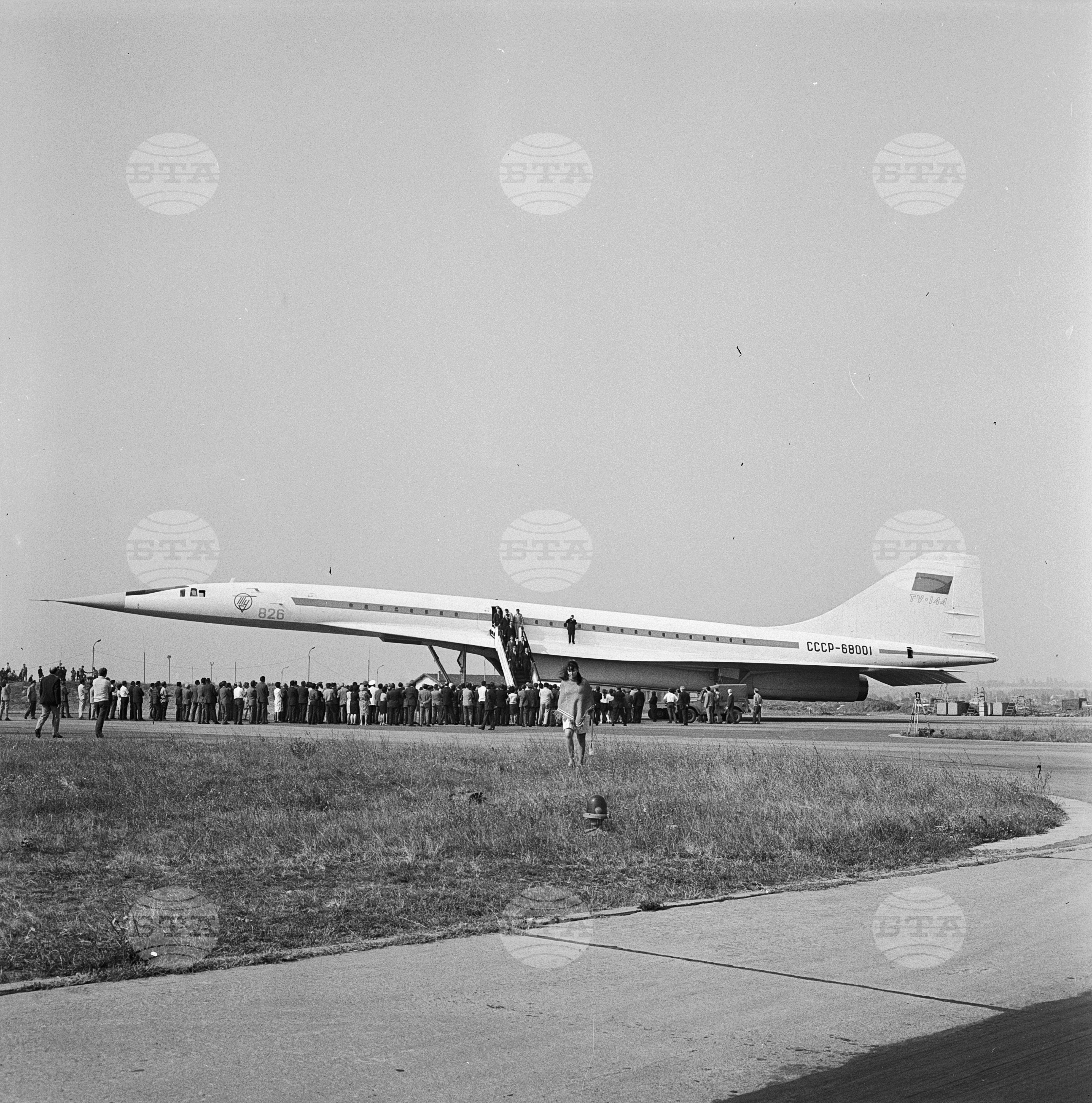 Ту -144 кацна на летище София