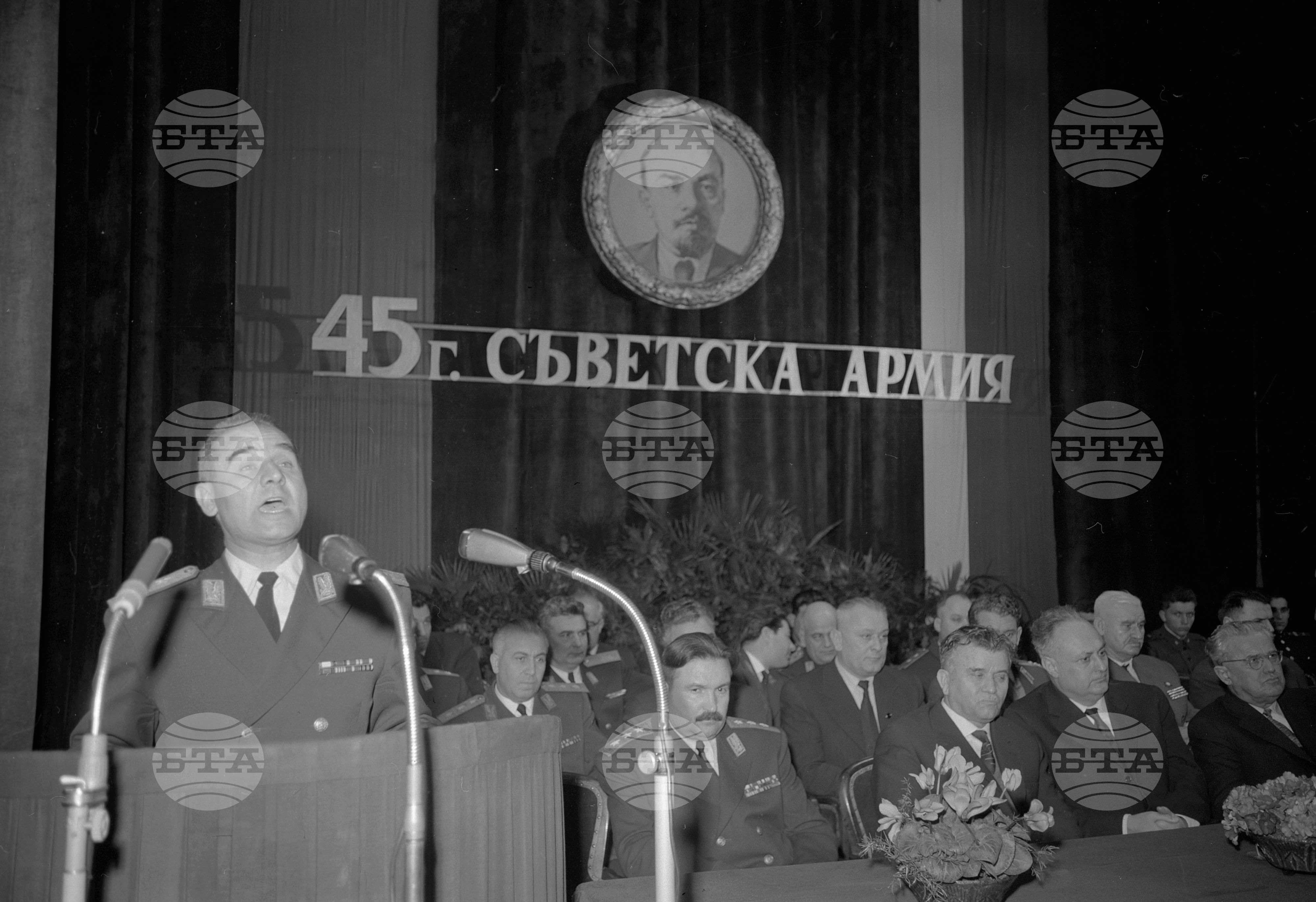 Тържествено събрание в столицата по случай 45-годишнината на Съветската армия