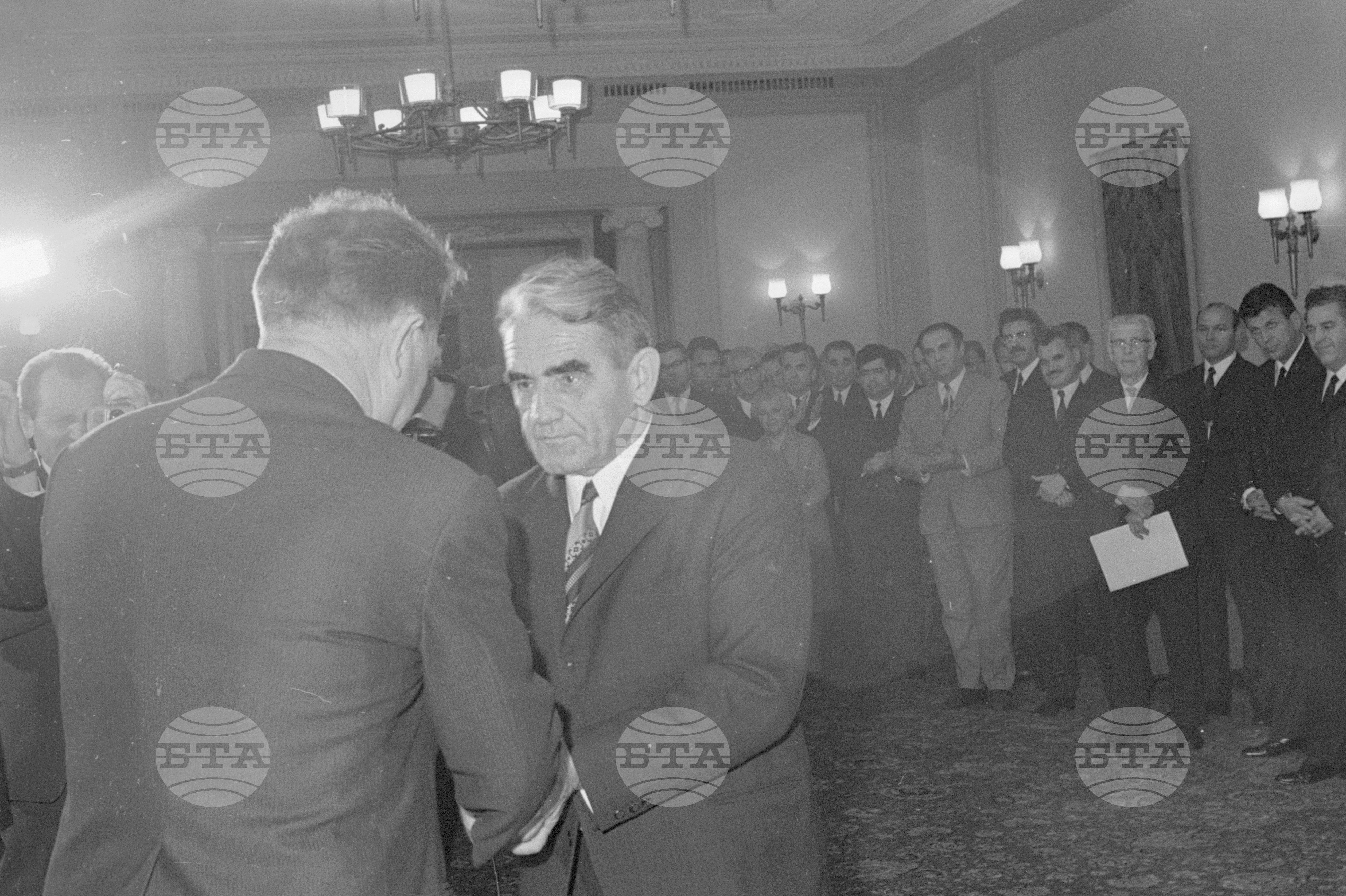 Връчване на юбилеен Ленинов медал на Политбюро и видни обществени и политически дейци