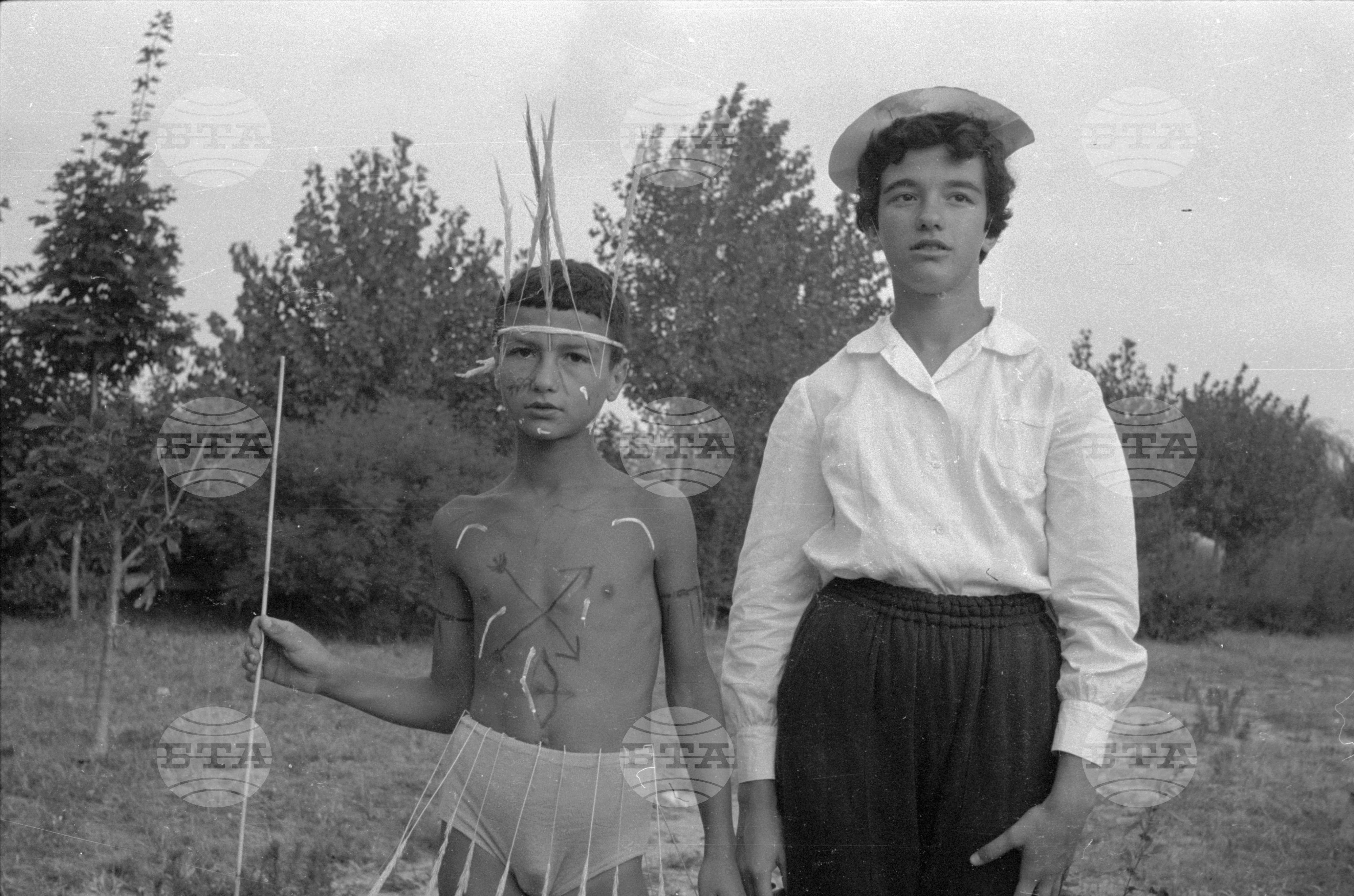 Пионери от Министерството на земеделието на плажа в Несебър 1962г