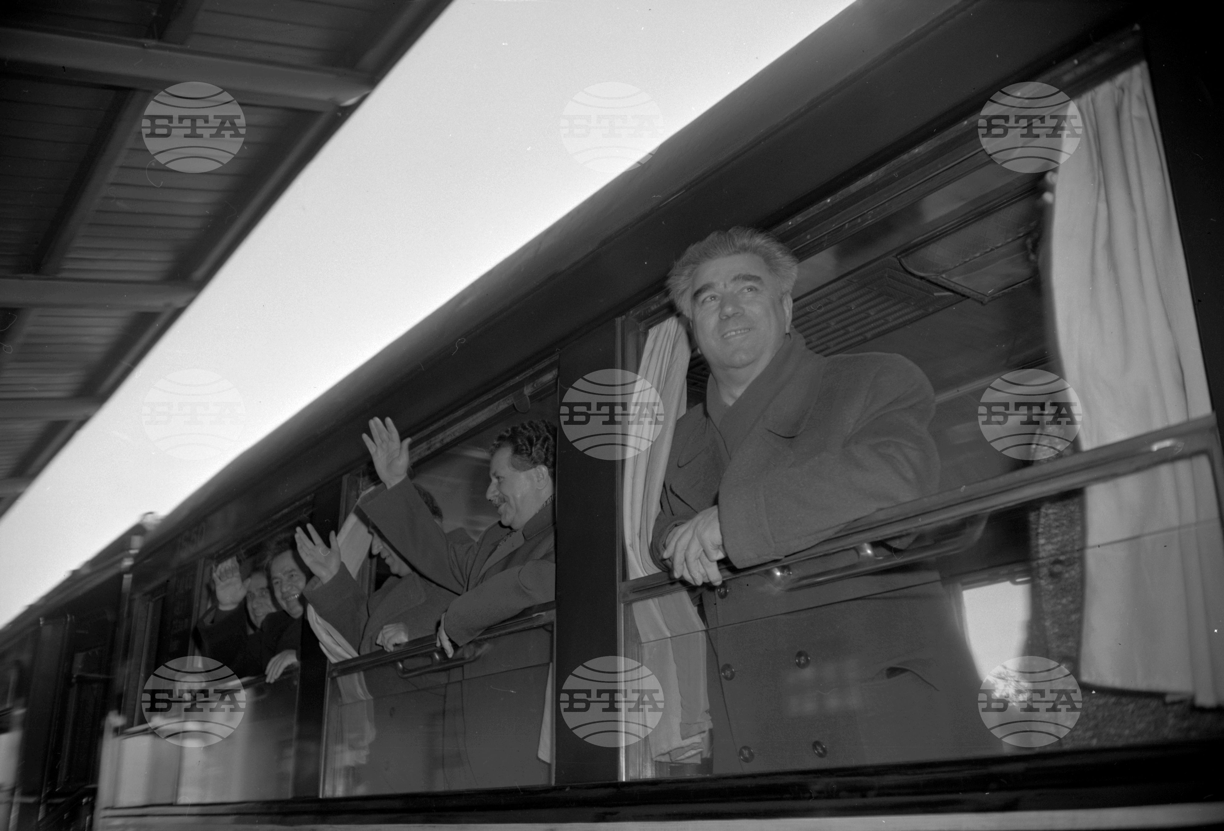 Българска партийно - правителствена делегация замина за Германската Демократична Република