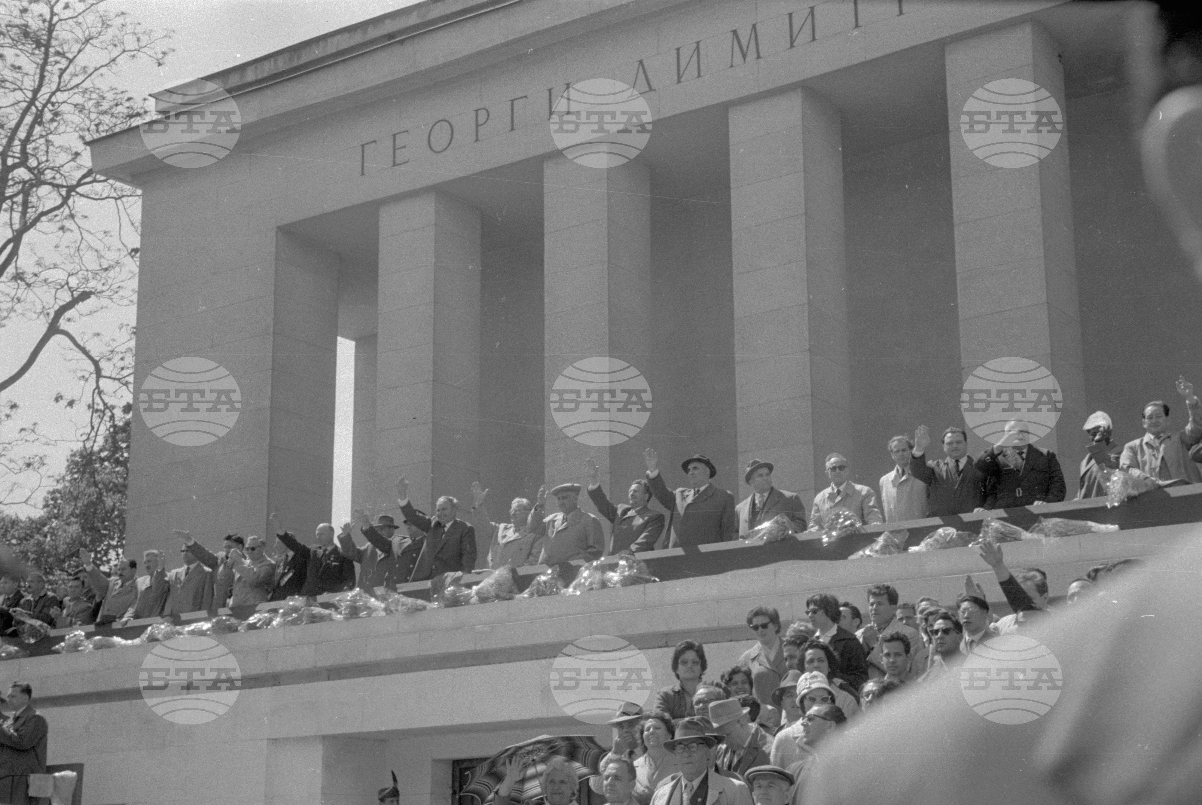 Първомайска манифестация в столицата 1962г. част 4