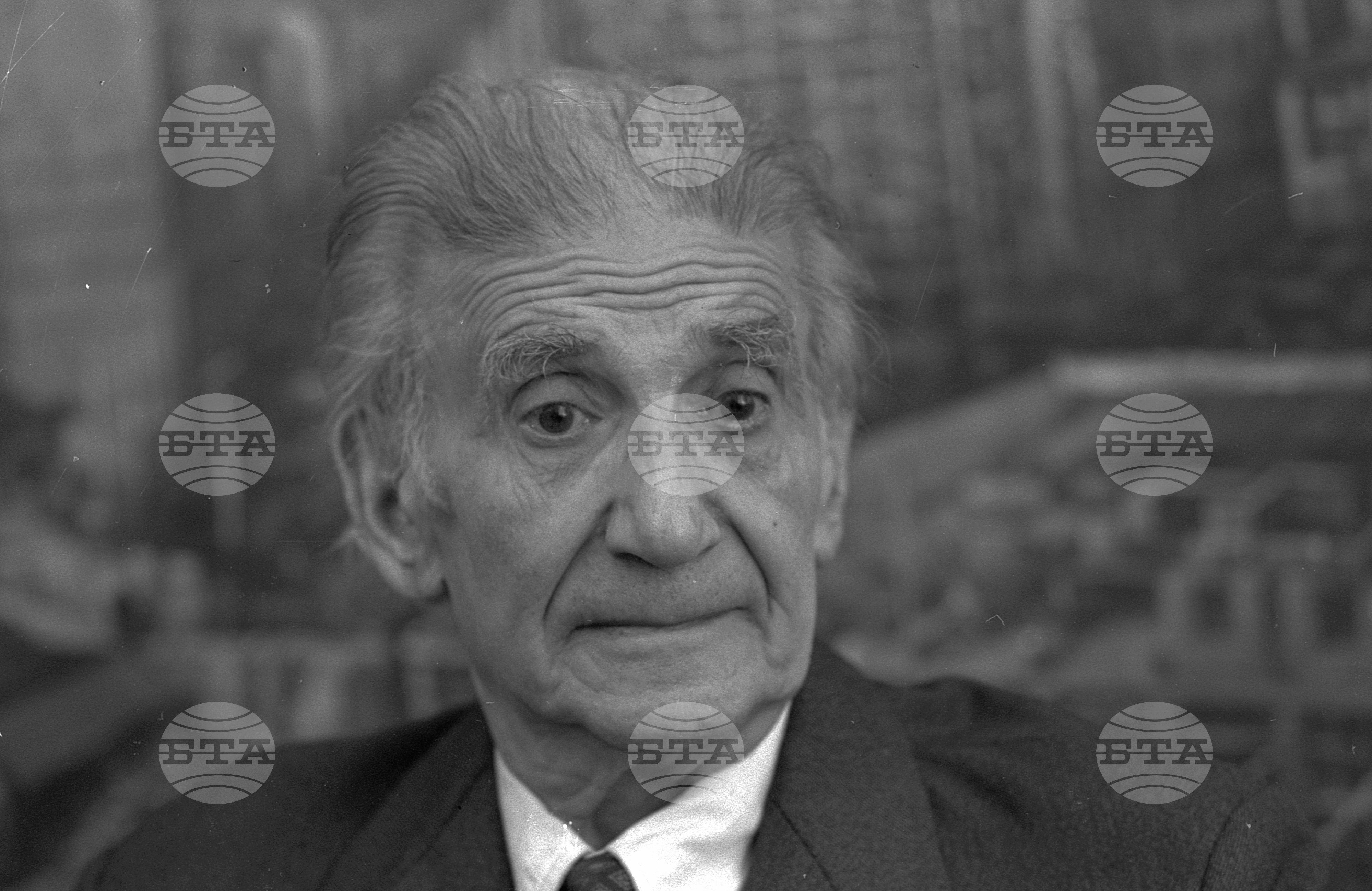 Народният художник Цанко Лавренов