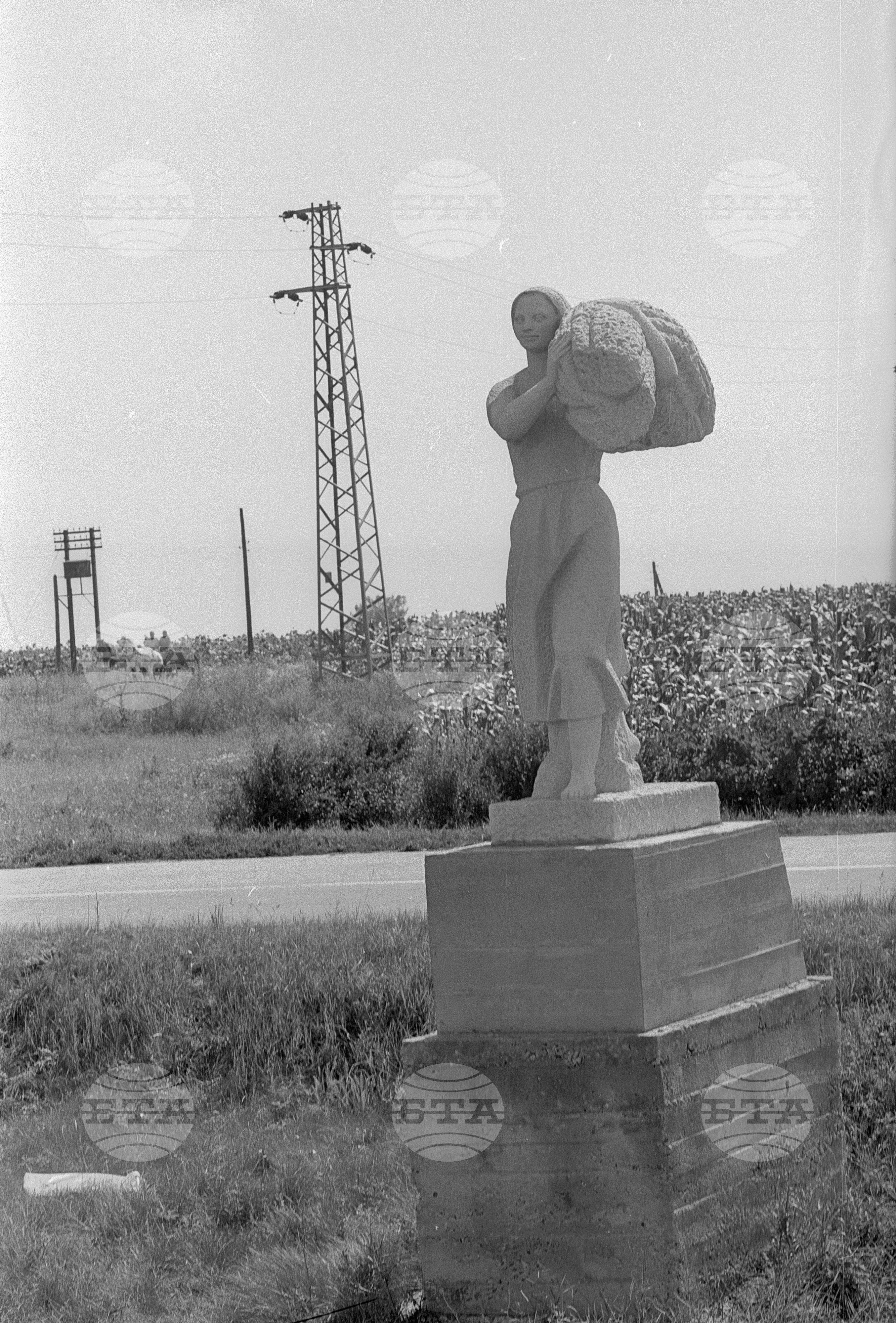 Паметник символ на плодородието - село Дебрене