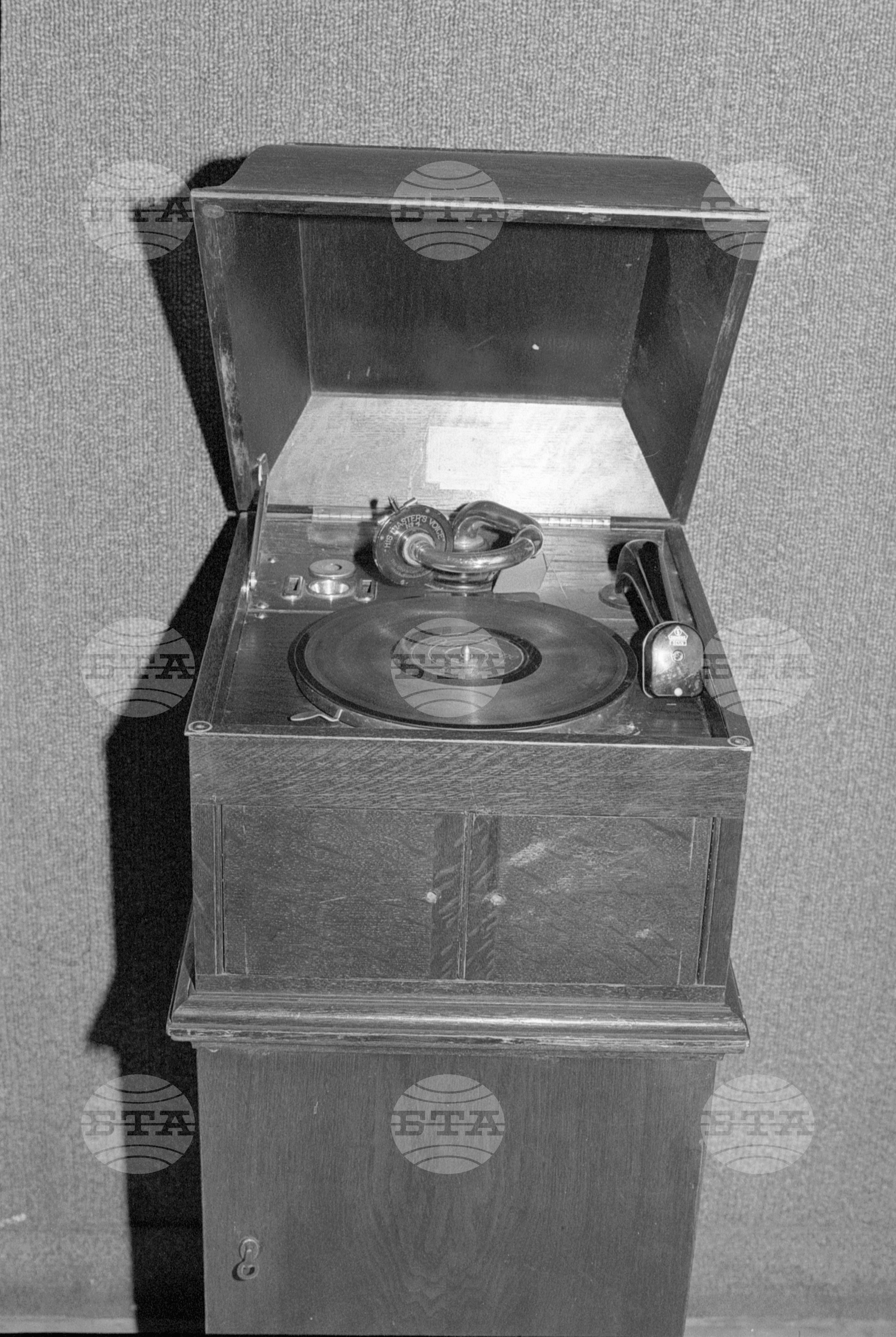 Изложба - 100 години грамофон - София