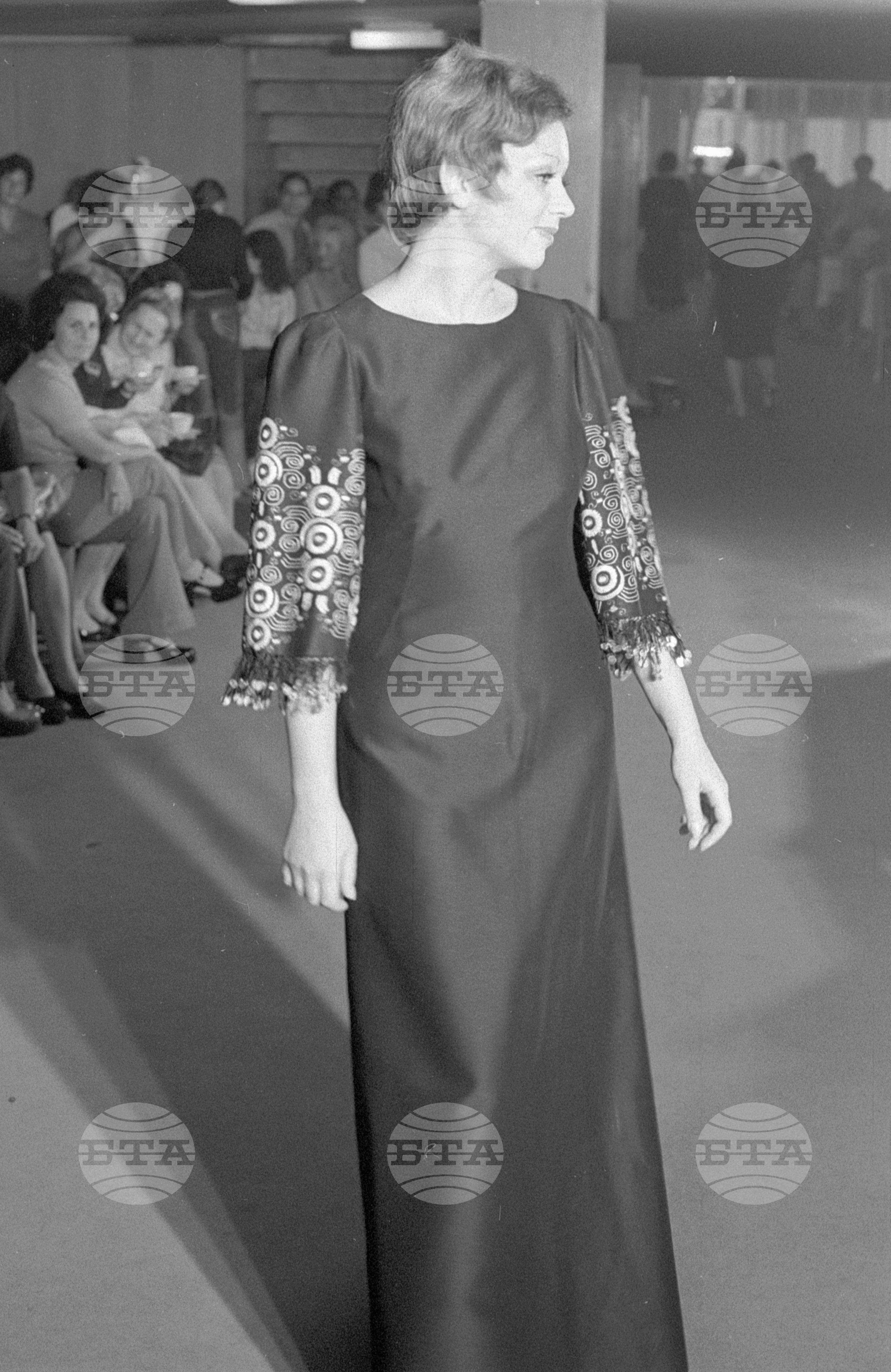 Модели на Центъра за нови стоки и мода (ЦНСМ) сезон 1973-1974 година