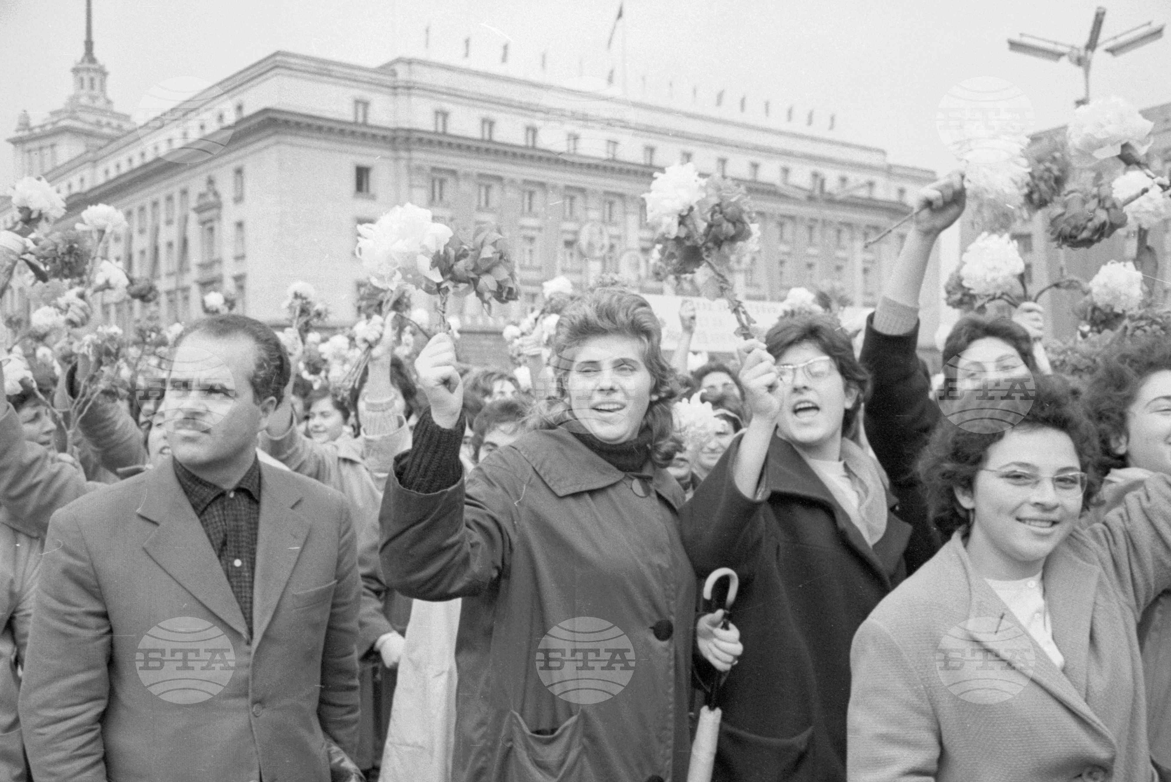 Възторжена манифестация на софийските трудещи се по случай 45-годишнината на Великата октомврийска социалистическа революция част 3