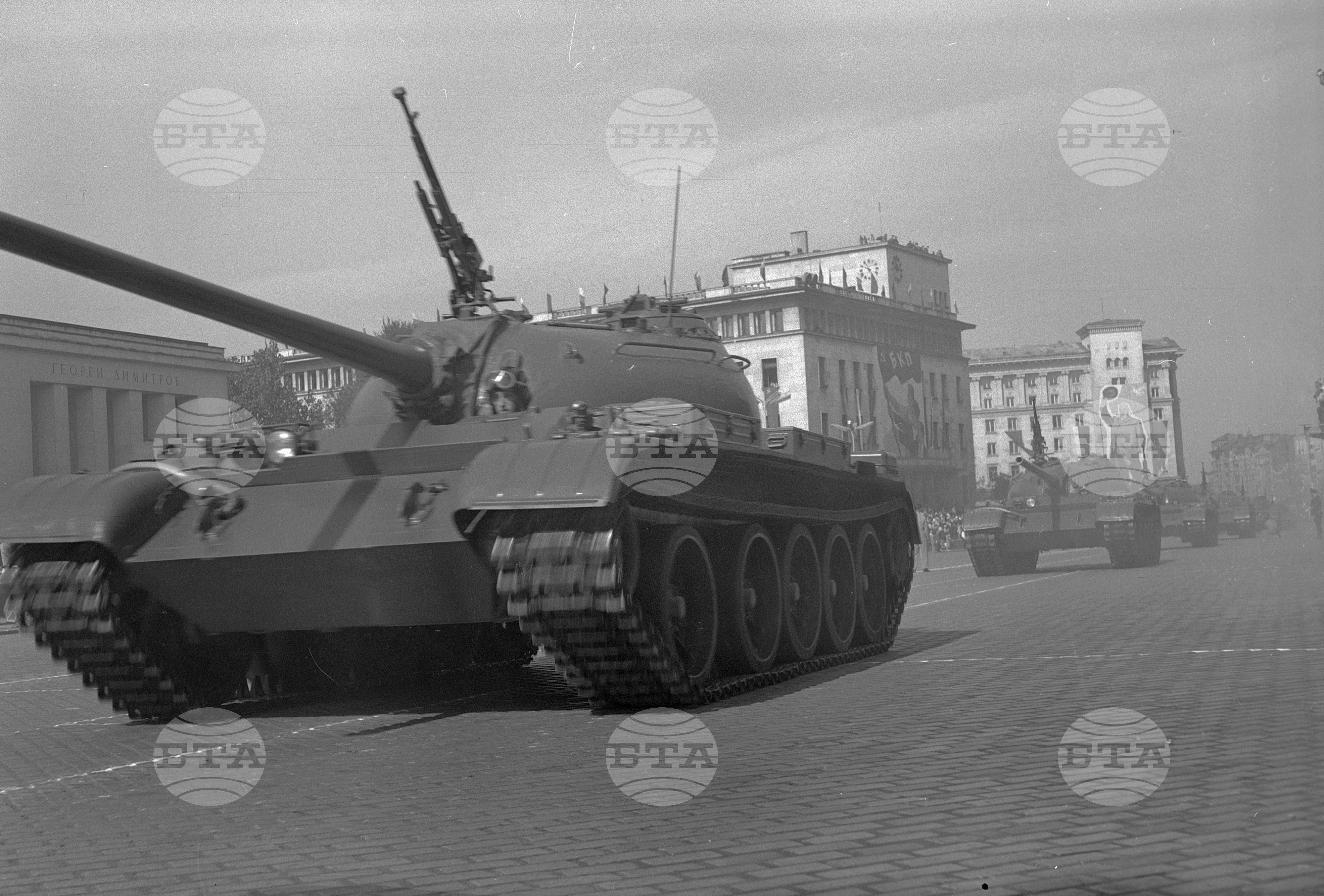 Величествена Деветосептемврийска манифестация на трудещите се в столицата
