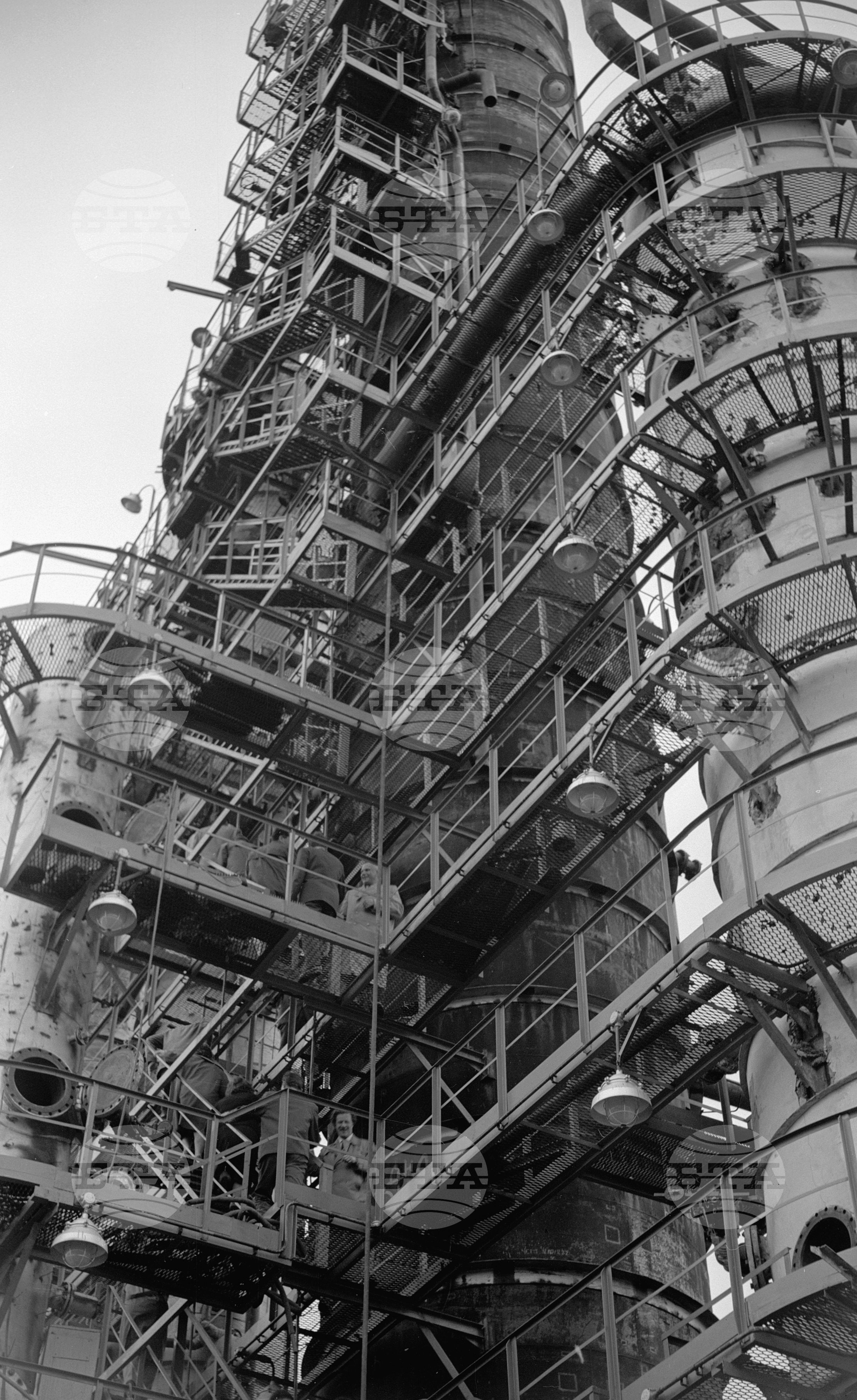 Нефтопреработвателния завод