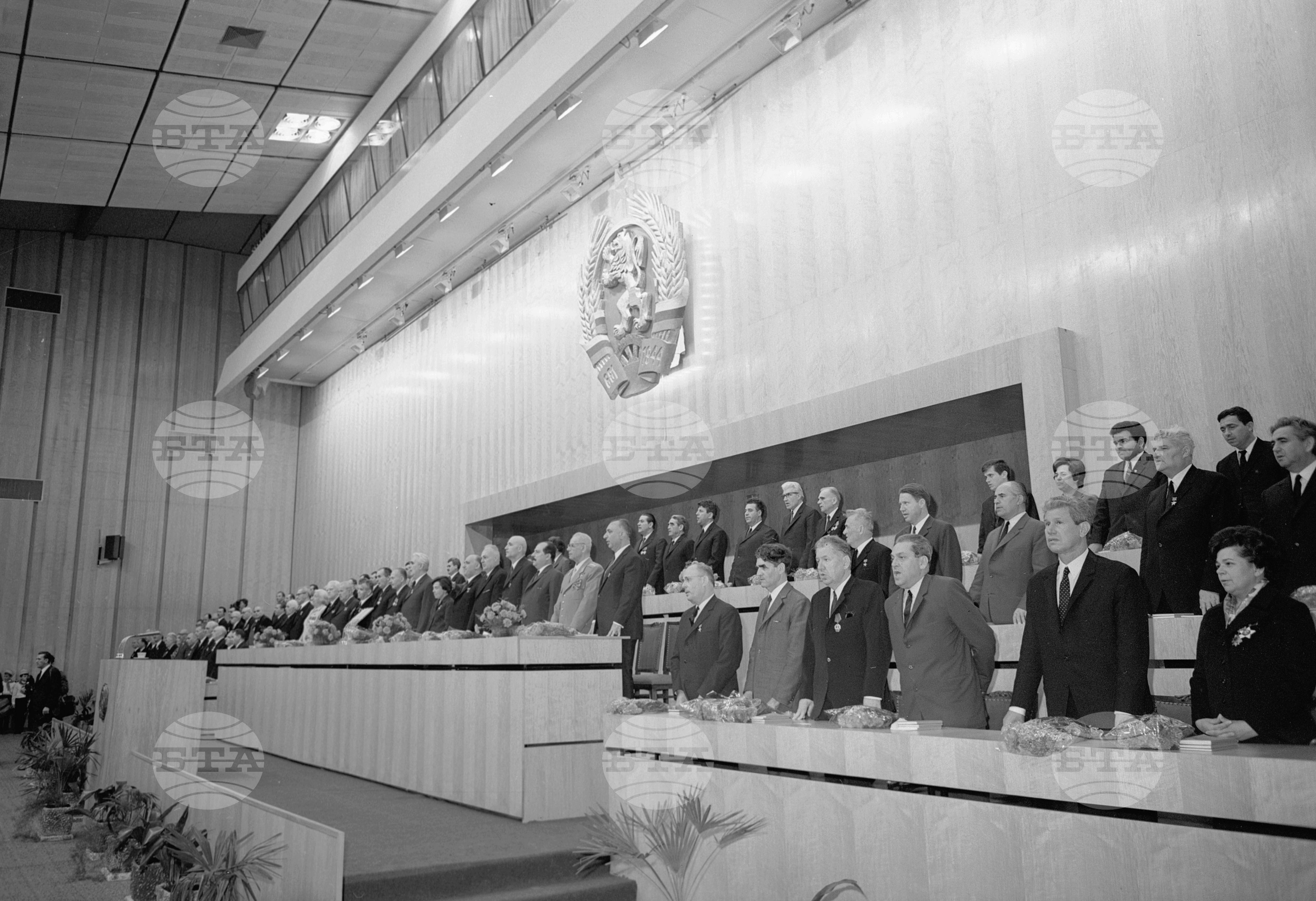 Тържествено заседание на Народното събрание за провъзгласяването на новата Конституция след обявяването на резултатите от референдума