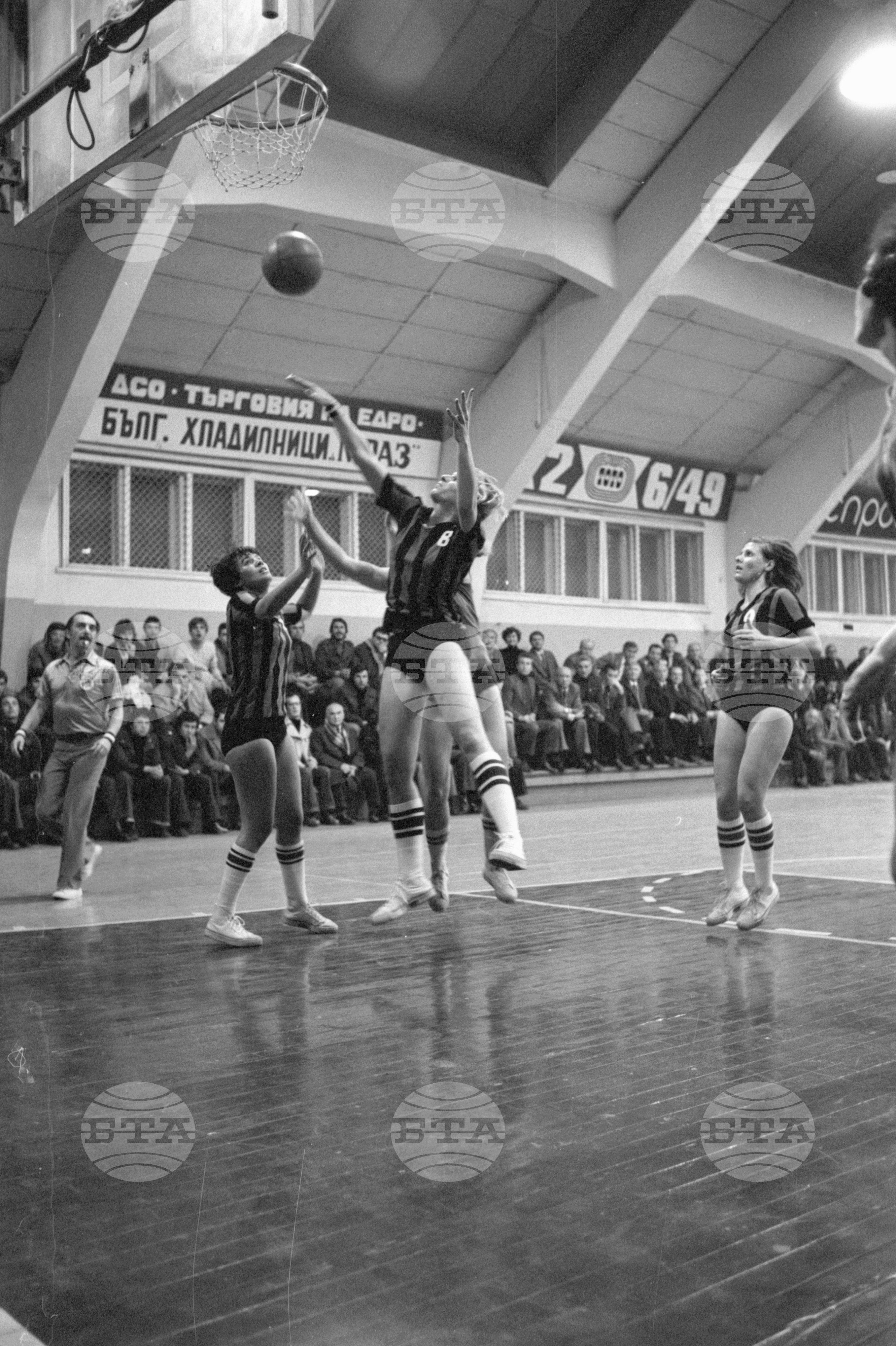 Баскетбол "Локомотив" (София) - "Левски-Спартак" за европейската купа "Ронкети"