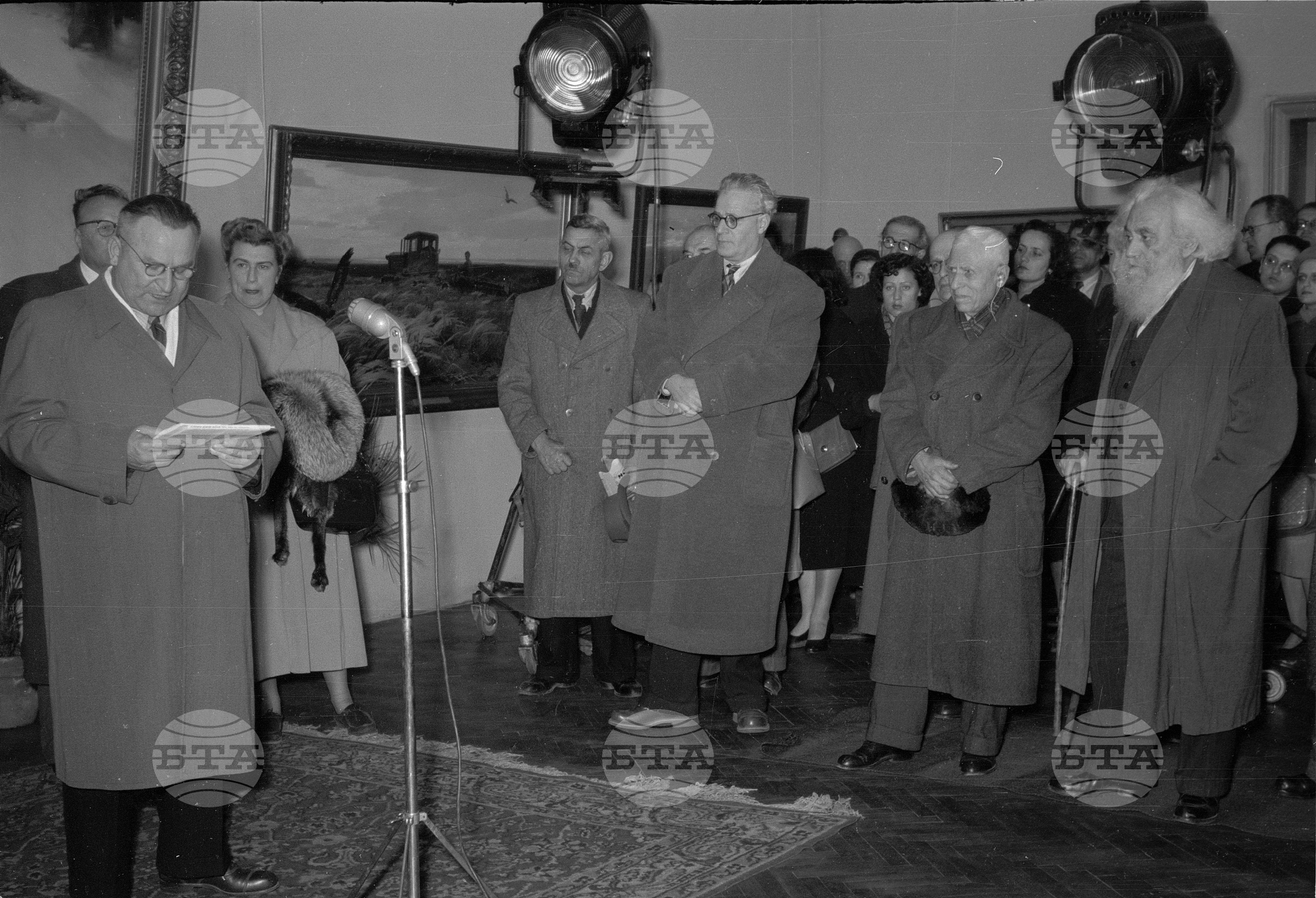 В столицата бе открита изложба на Съветското изобразително изкуство, уредена от Министерството на културата и Комитета за приятелство и културни връзки за чужбина