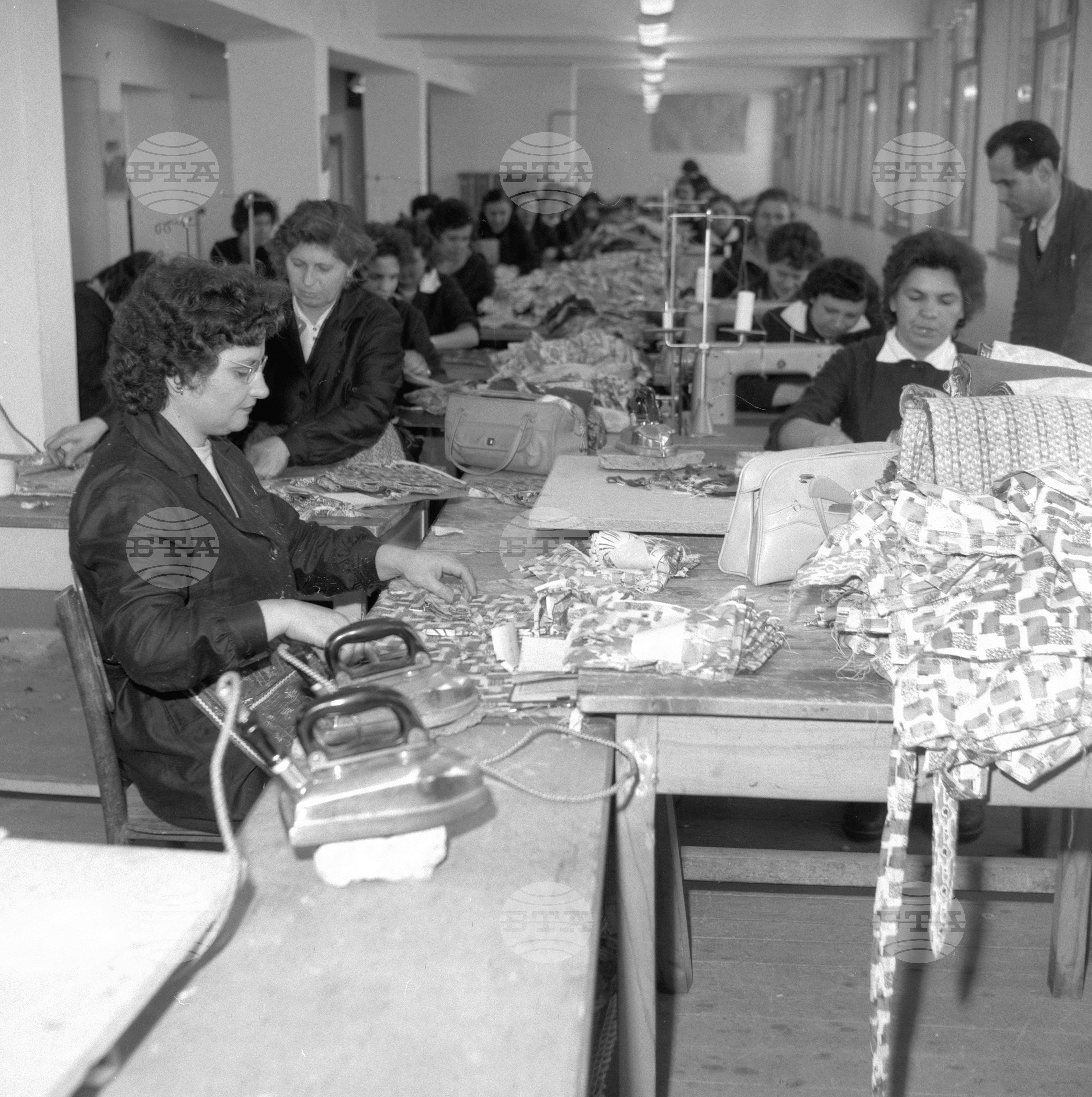Един от затворите в България, който не е вече затвор, а държавно шивашко предприятие "Мадара" за готово облекло Коларовград (днес Шумен)
